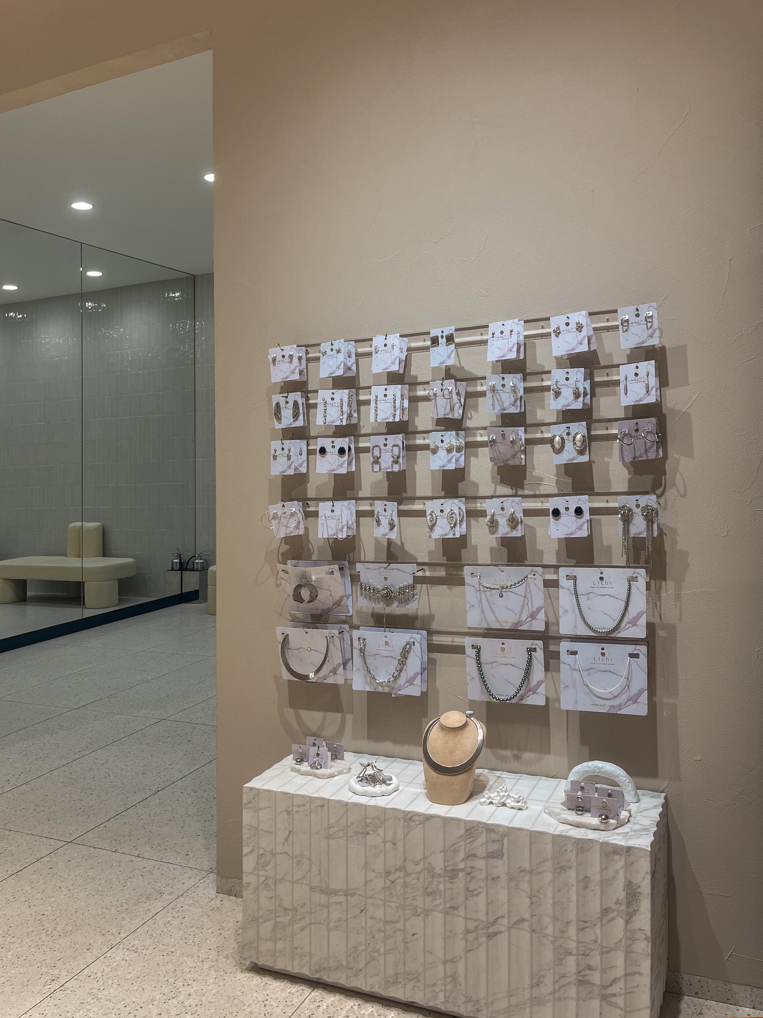 Lichi Stores - Mega Belaya Dacha