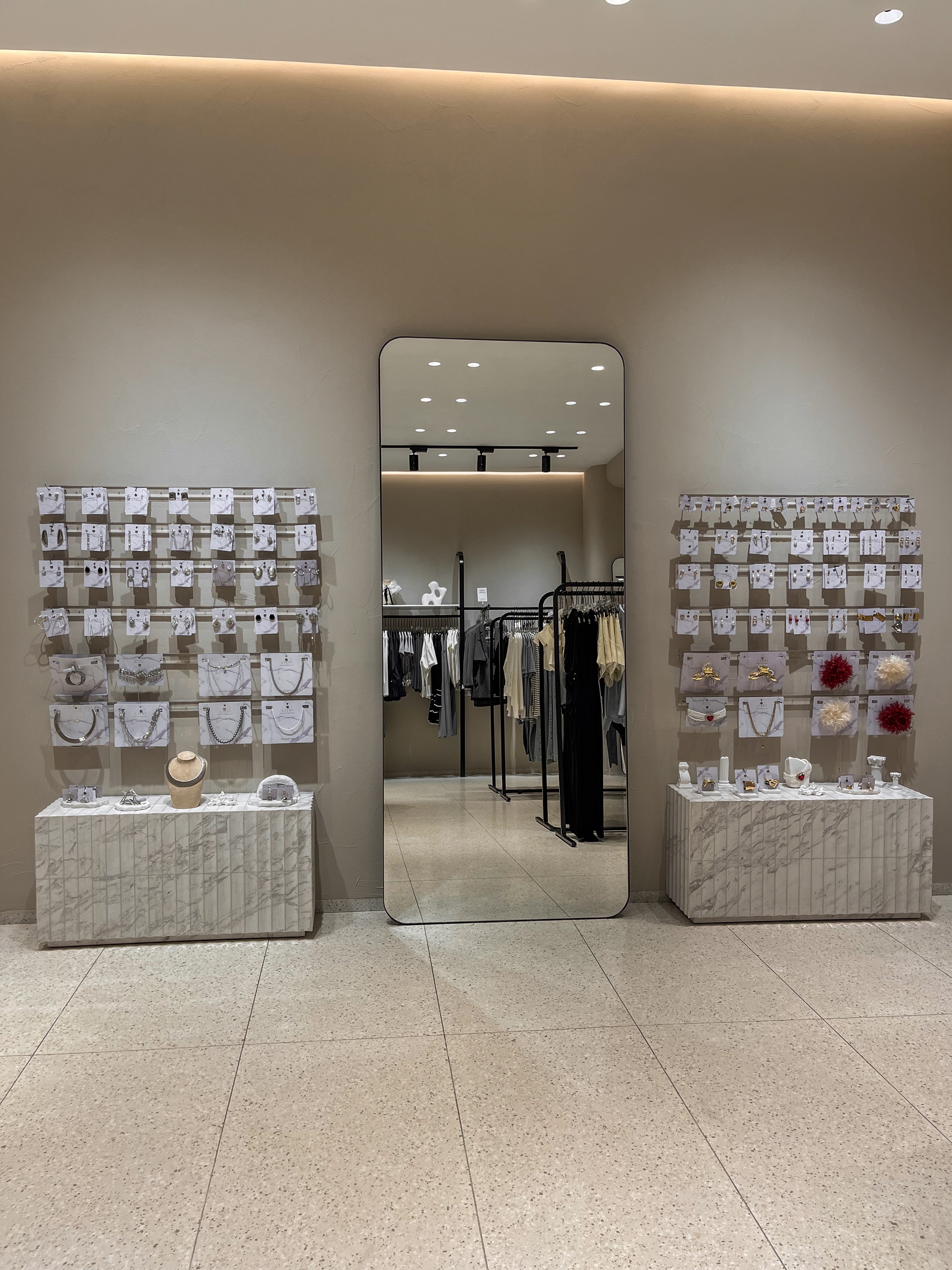 Lichi Stores - Mega Belaya Dacha