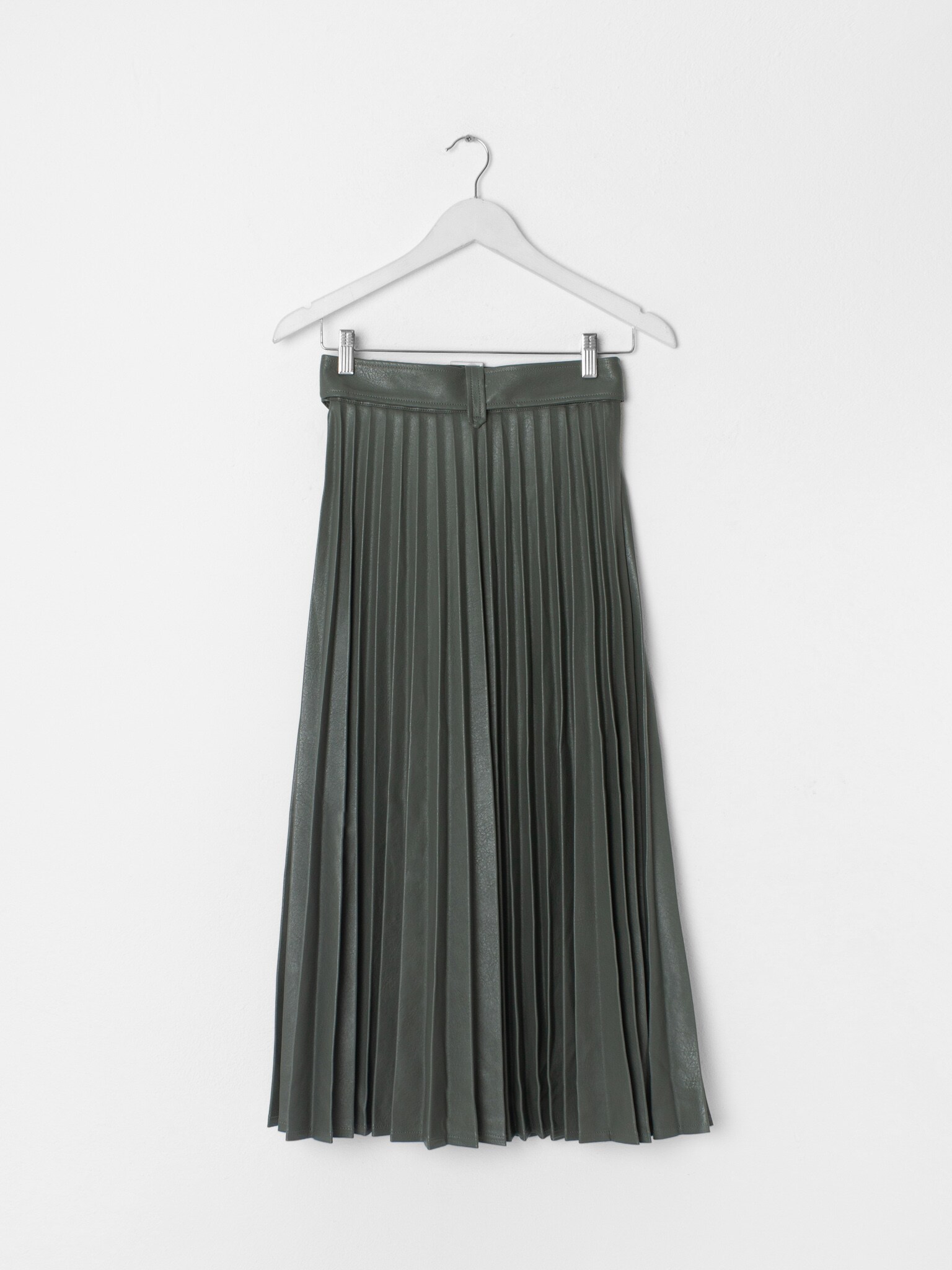 Pleated eco-leather skirt complete with belt :: LICHI - Online fashion ...