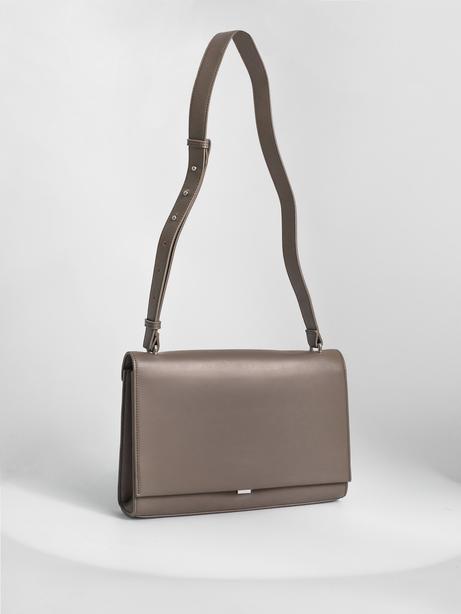 Flap shoulder bag :: LICHI - Online fashion store