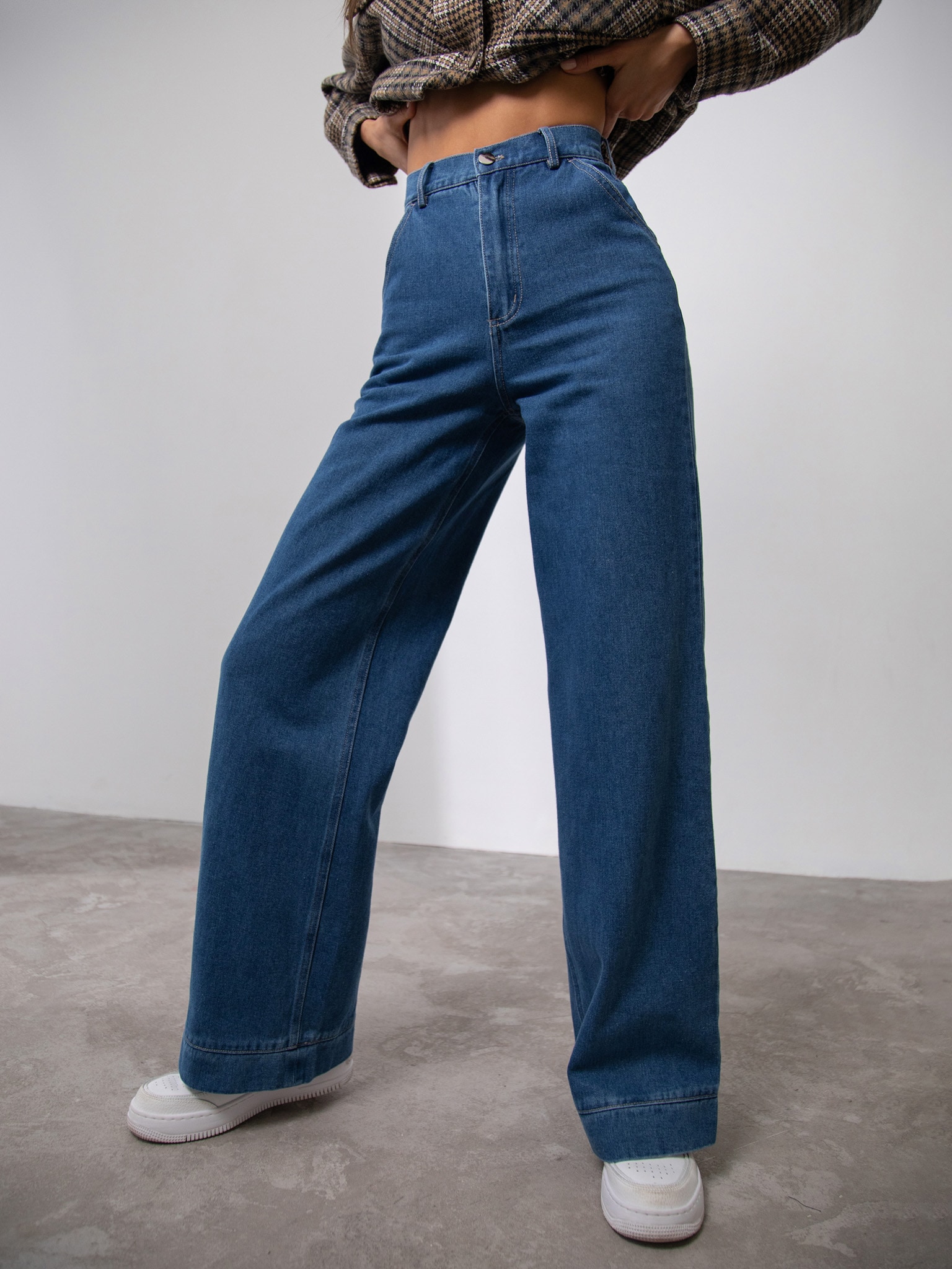 LICHI - Online fashion store :: High-rise flared jeans