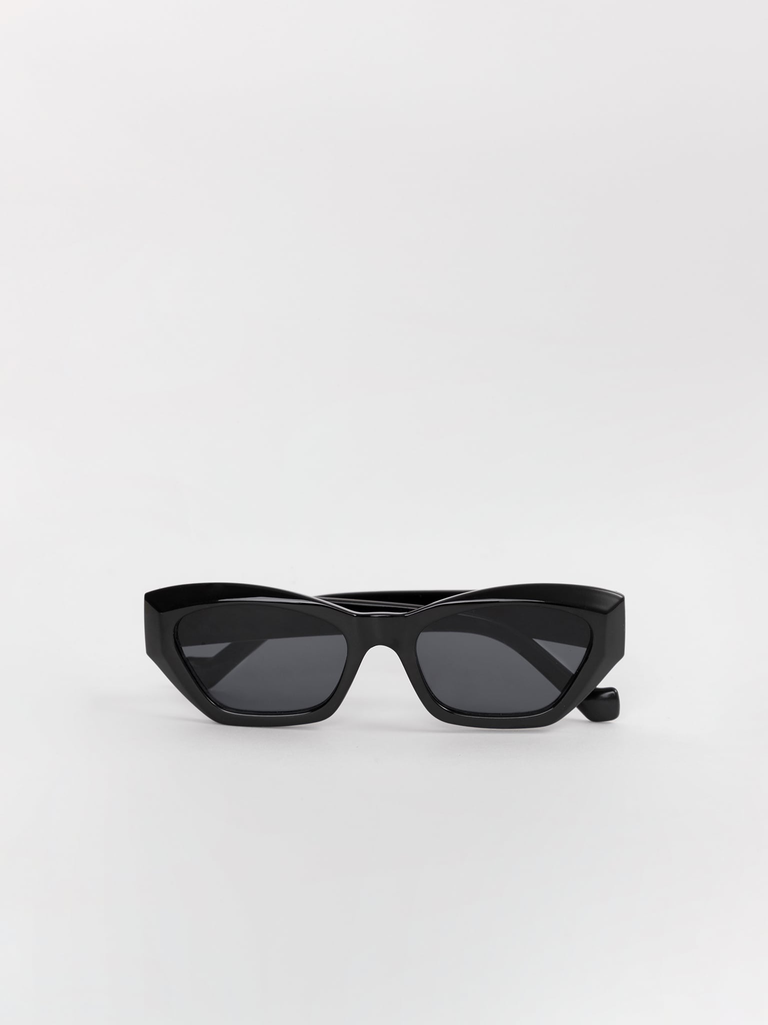 Sonnenbrille mit breitem Rahmen