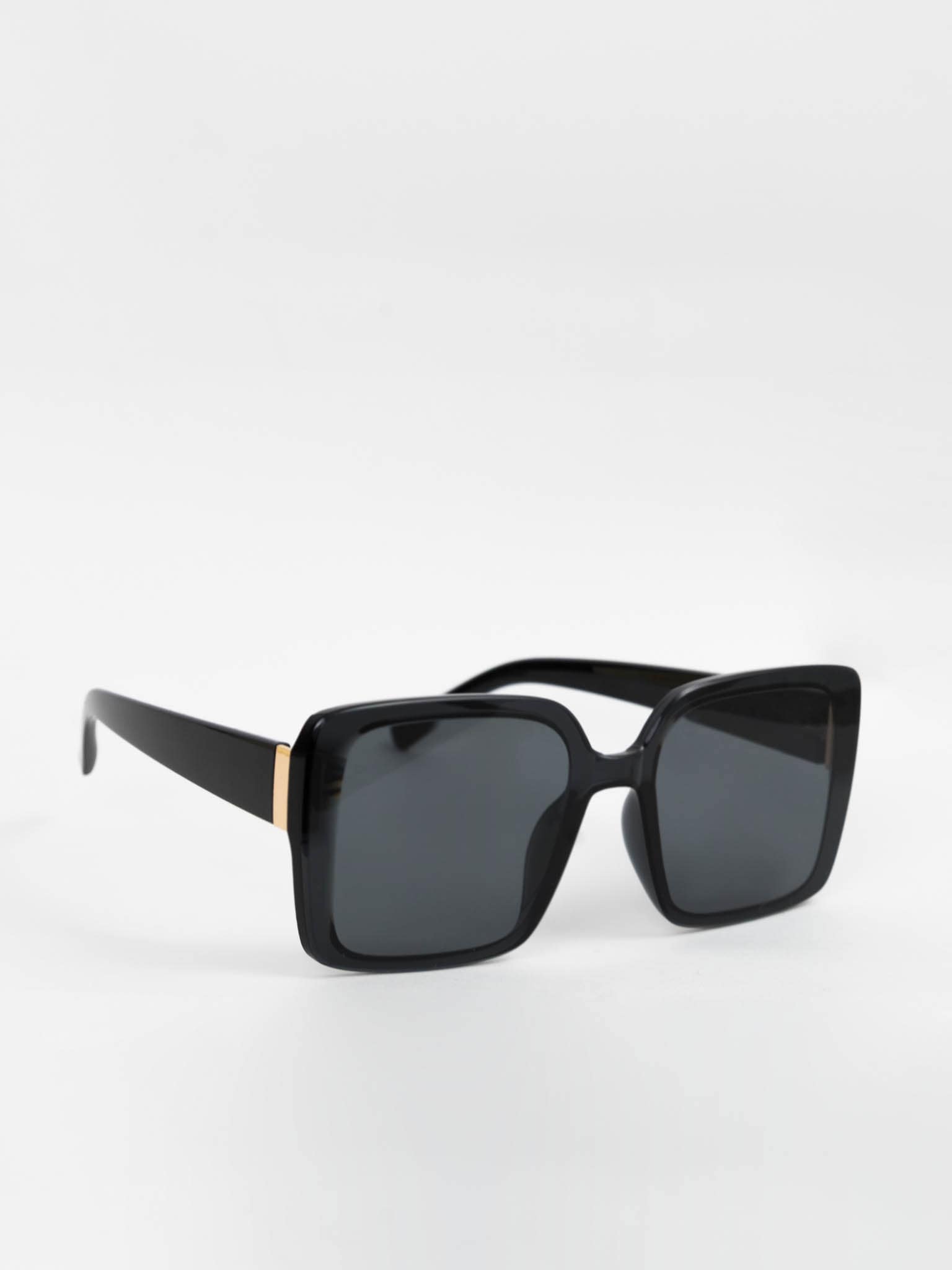 Oversized square-shaped sunglasses