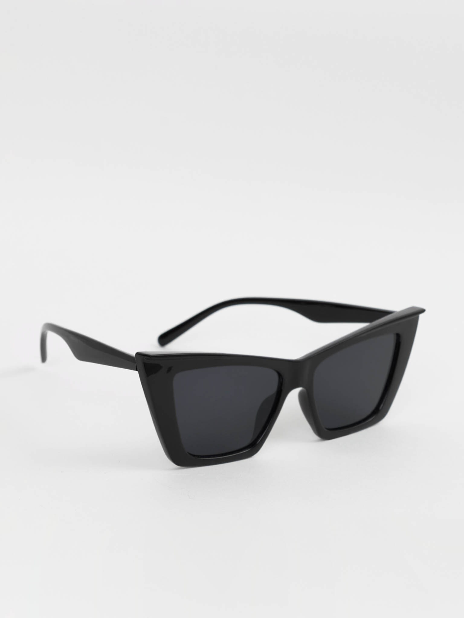 Angular cat-eye sunglasses