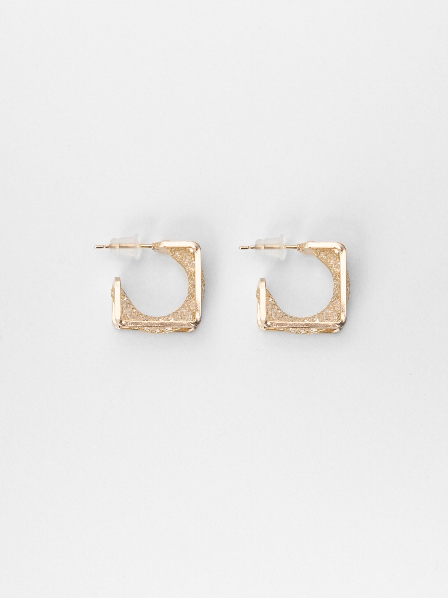 Square-shaped hoop earrings