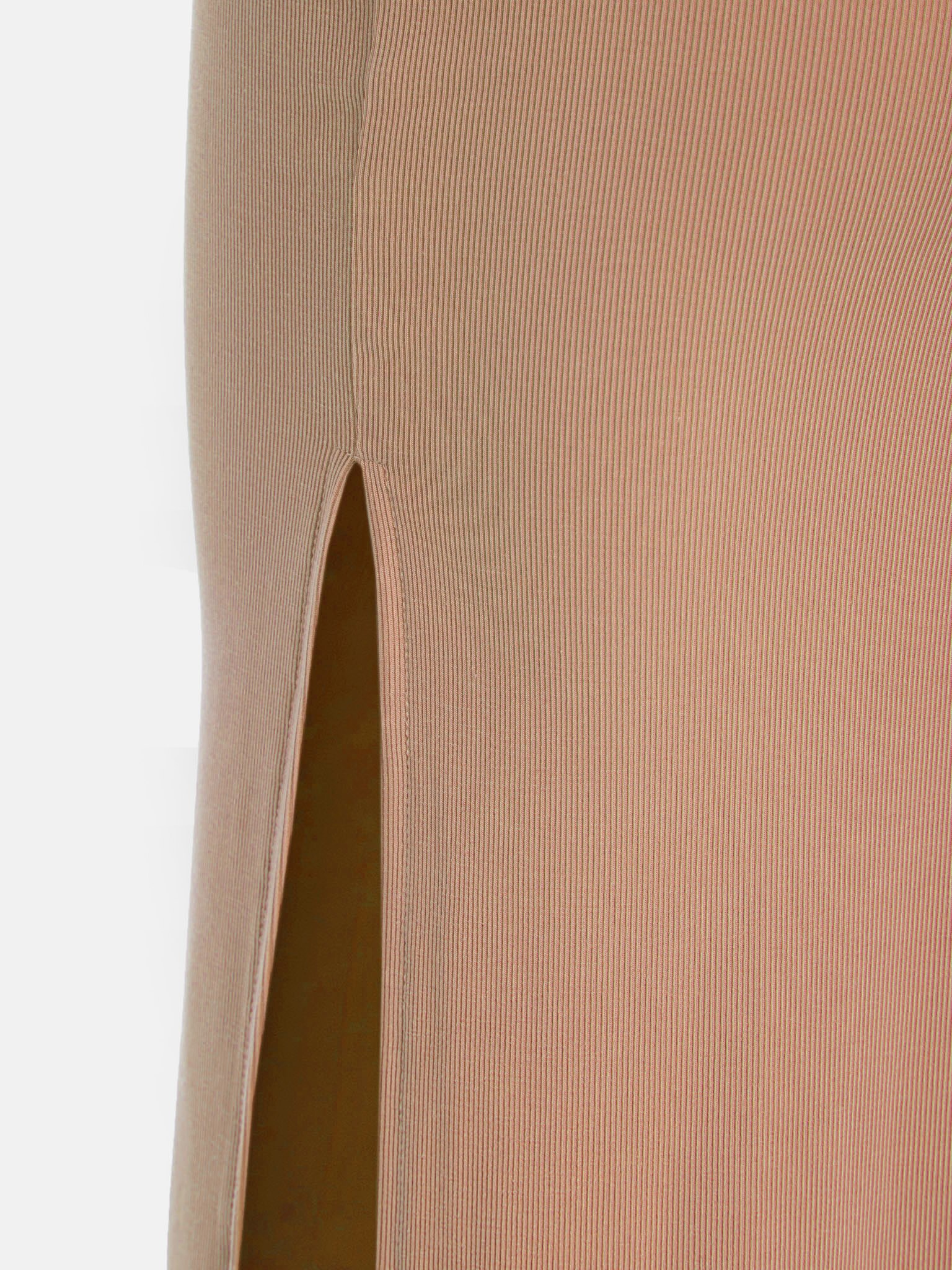 Трикотажное платье макси с разрезом сбоку