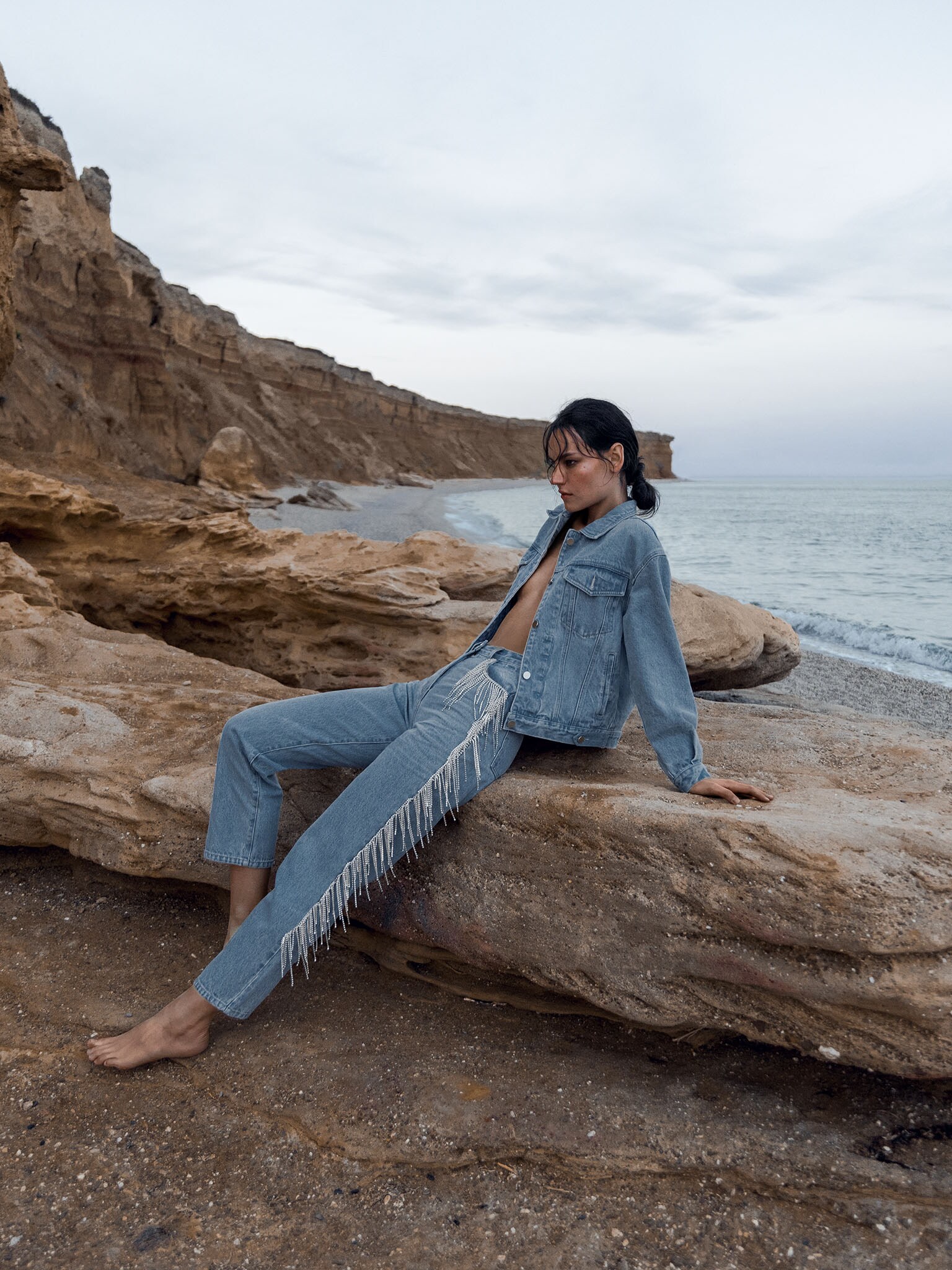 Straight-leg jeans with rhinestone fringe