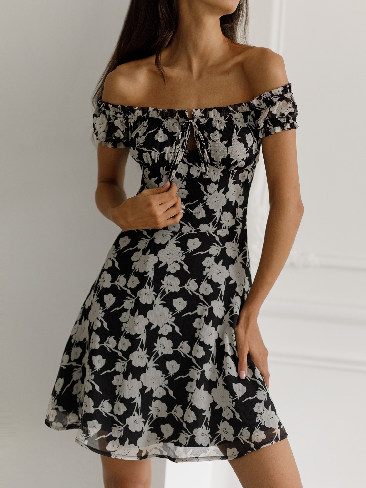 Off-shoulder mini dress :: LICHI - Online fashion store