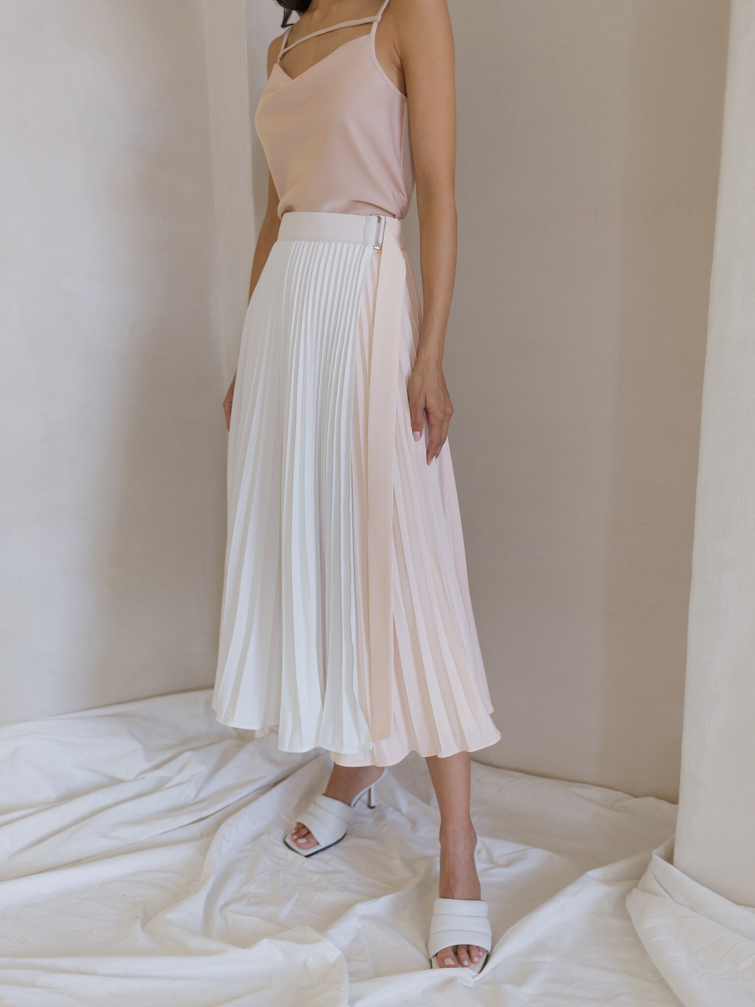 LICHI - Online fashion store :: Two-tone pleated midi skirt