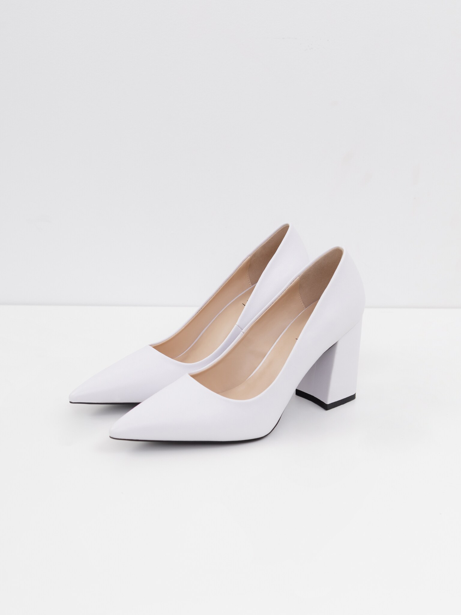 LICHI - Online fashion store :: Pointed-toe block-heel pumps