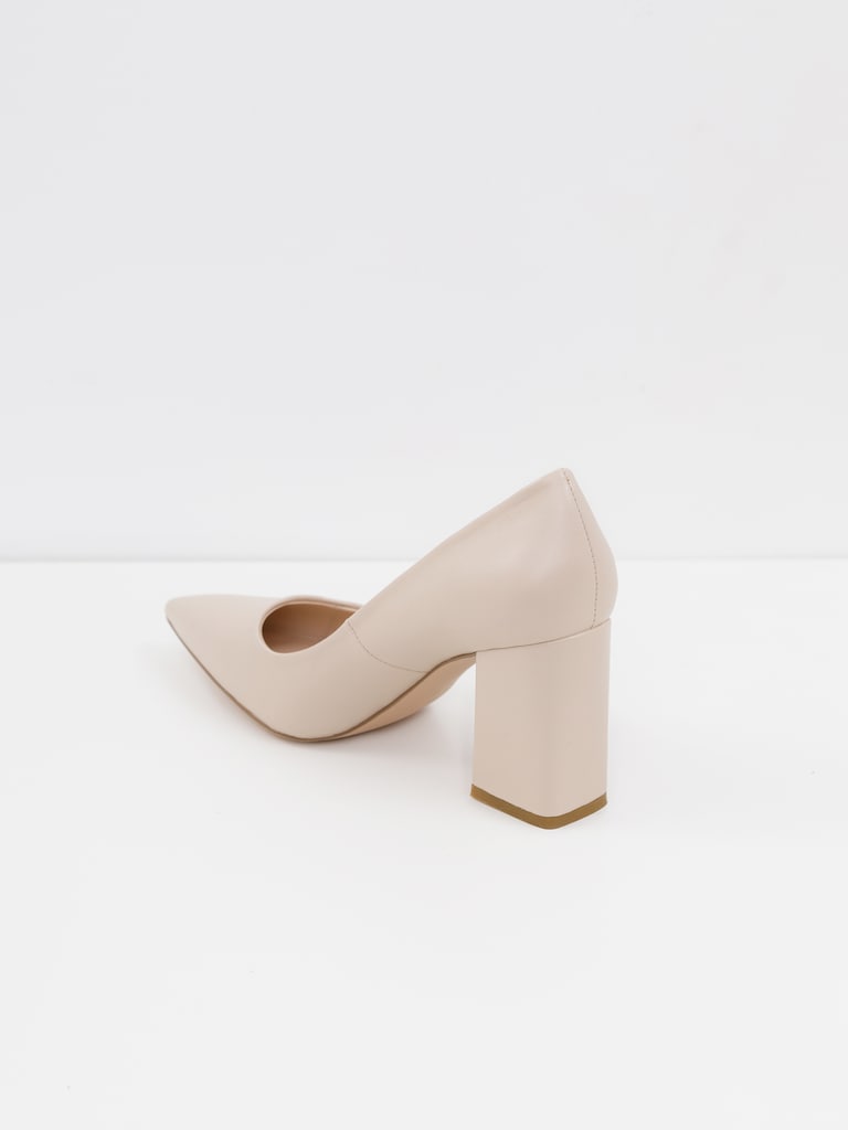 Pointed-toe ankle boots :: LICHI - Online fashion store