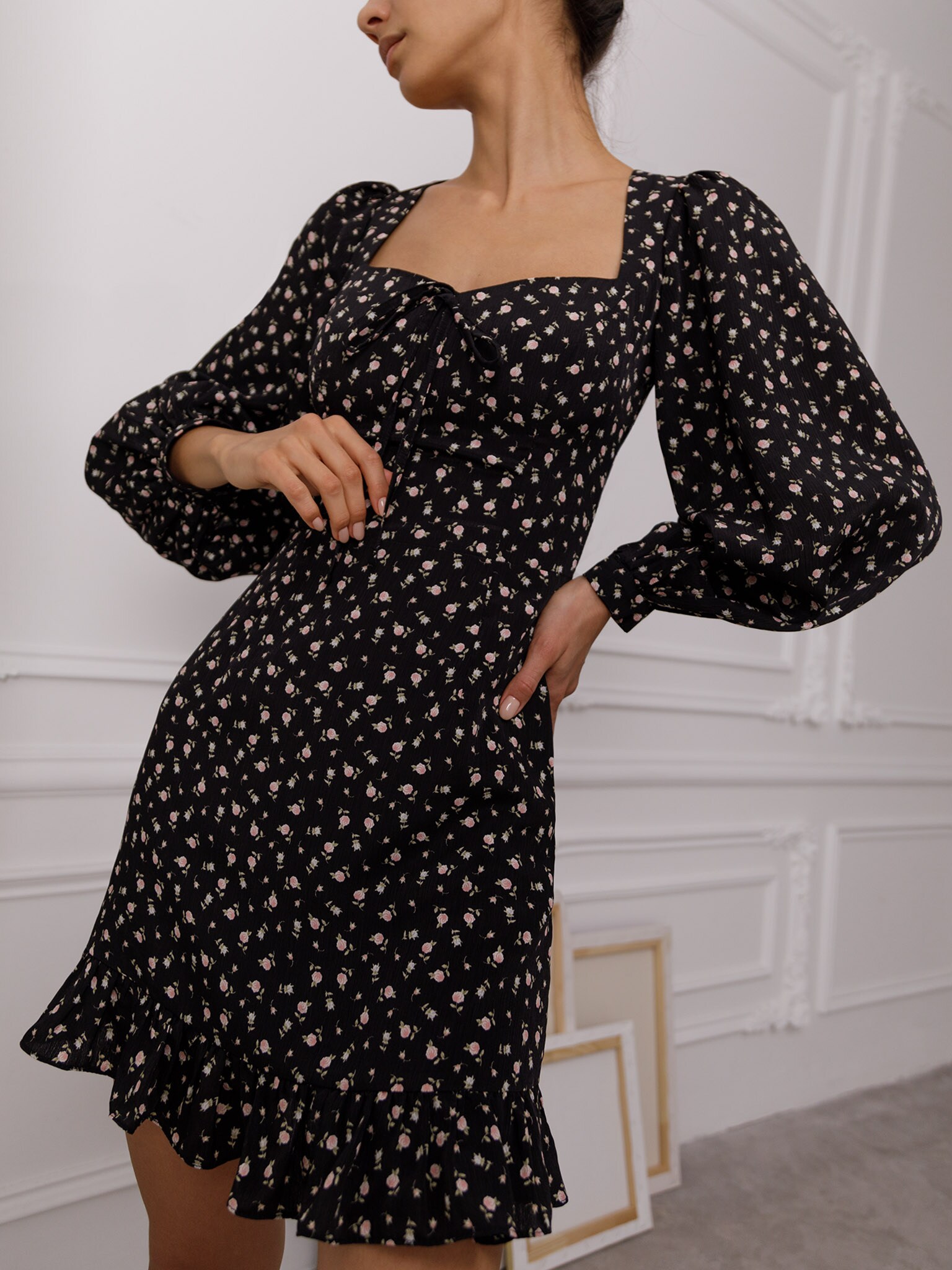 Sweetheart-neck mini dress :: LICHI - Online fashion store