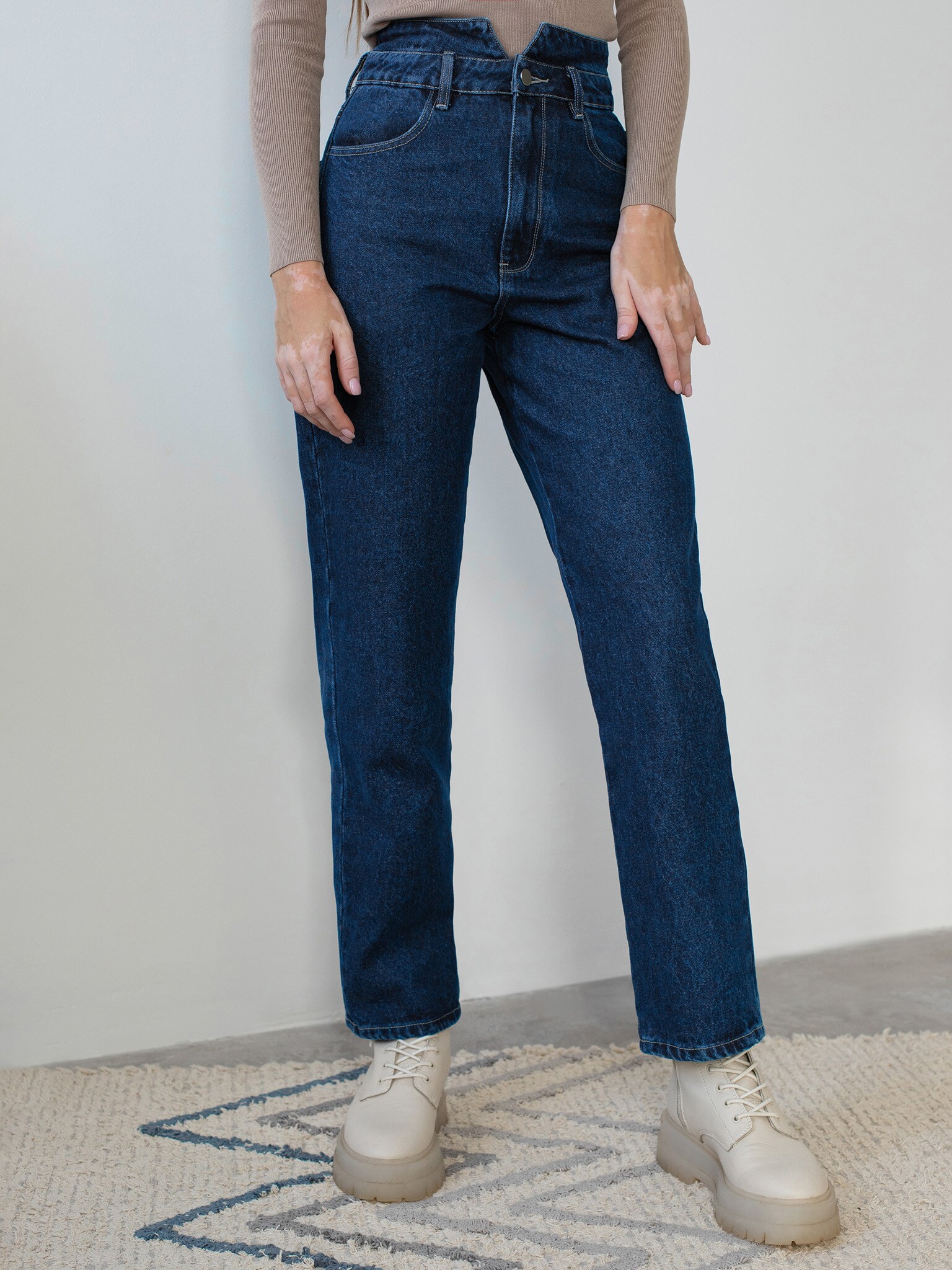 High-rise straight-leg jeans :: LICHI - Online fashion store