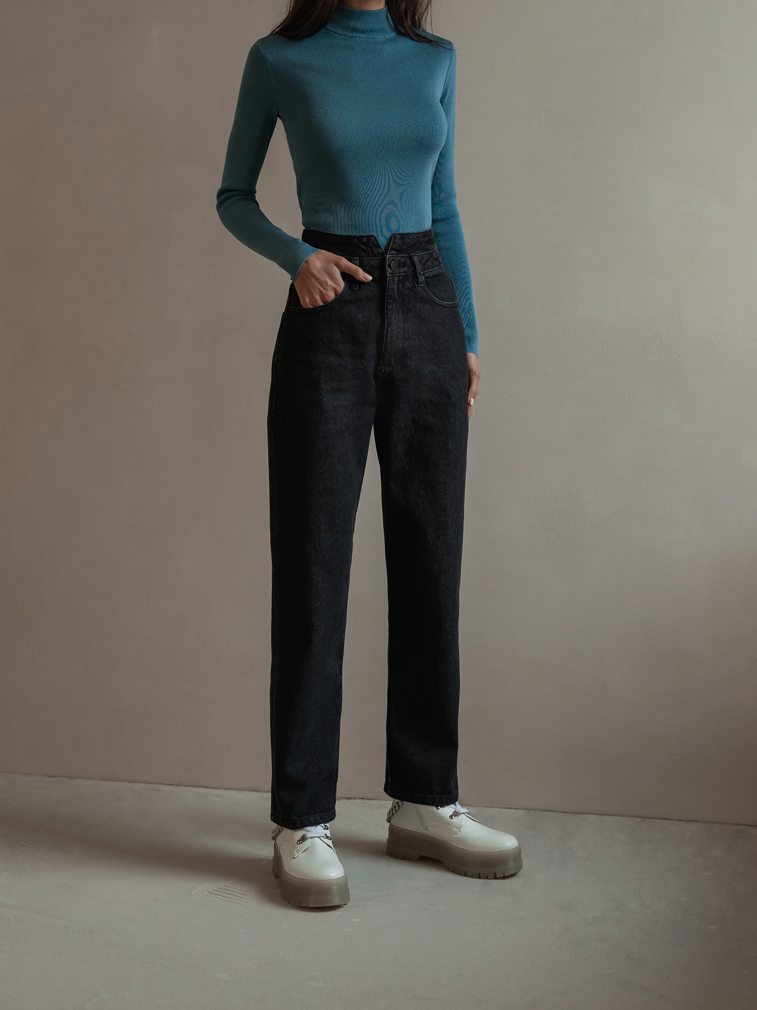 LICHI - Online fashion store :: High-rise straight-leg jeans