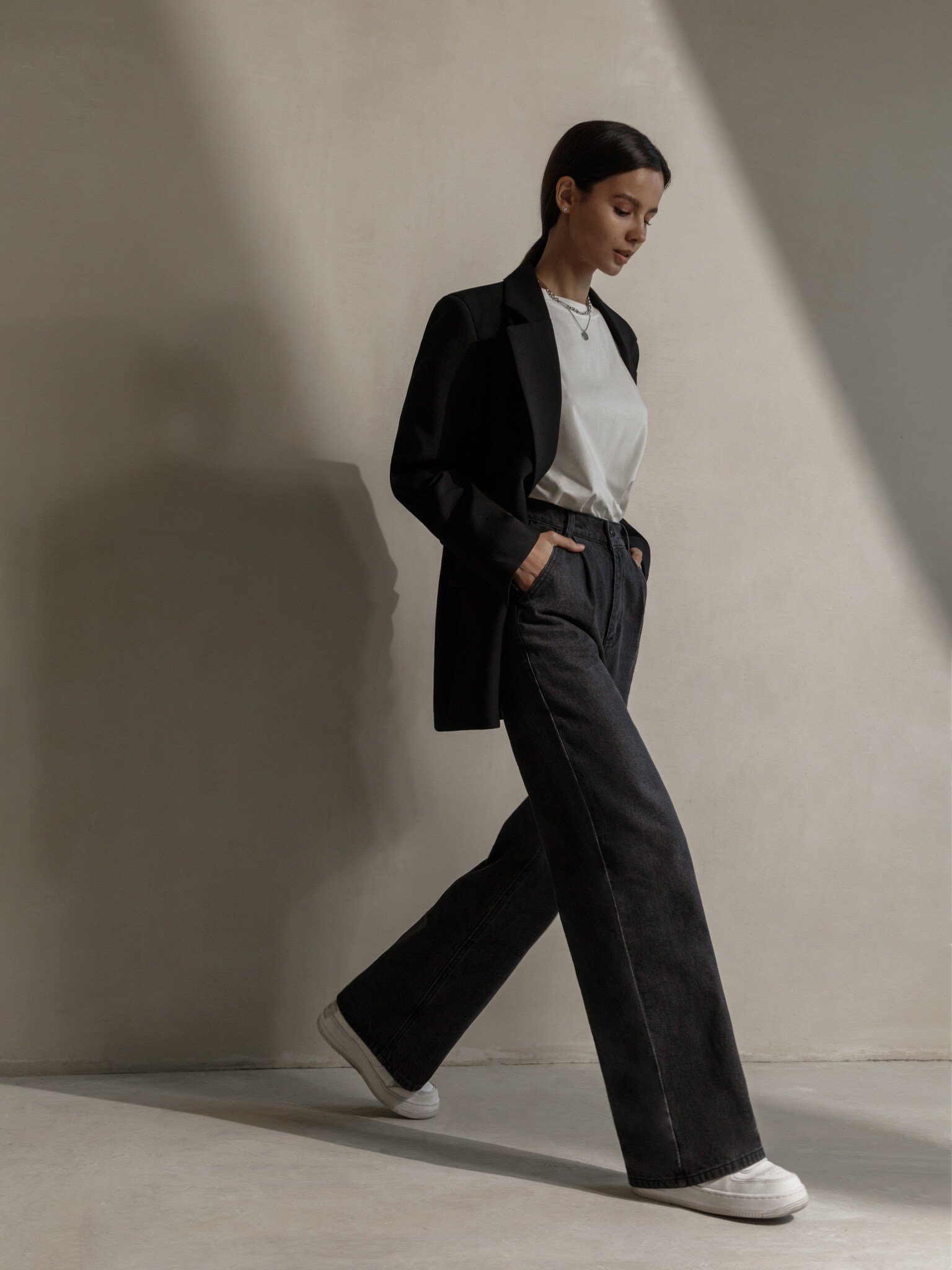 High-rise wide-leg jeans :: LICHI - Online fashion store