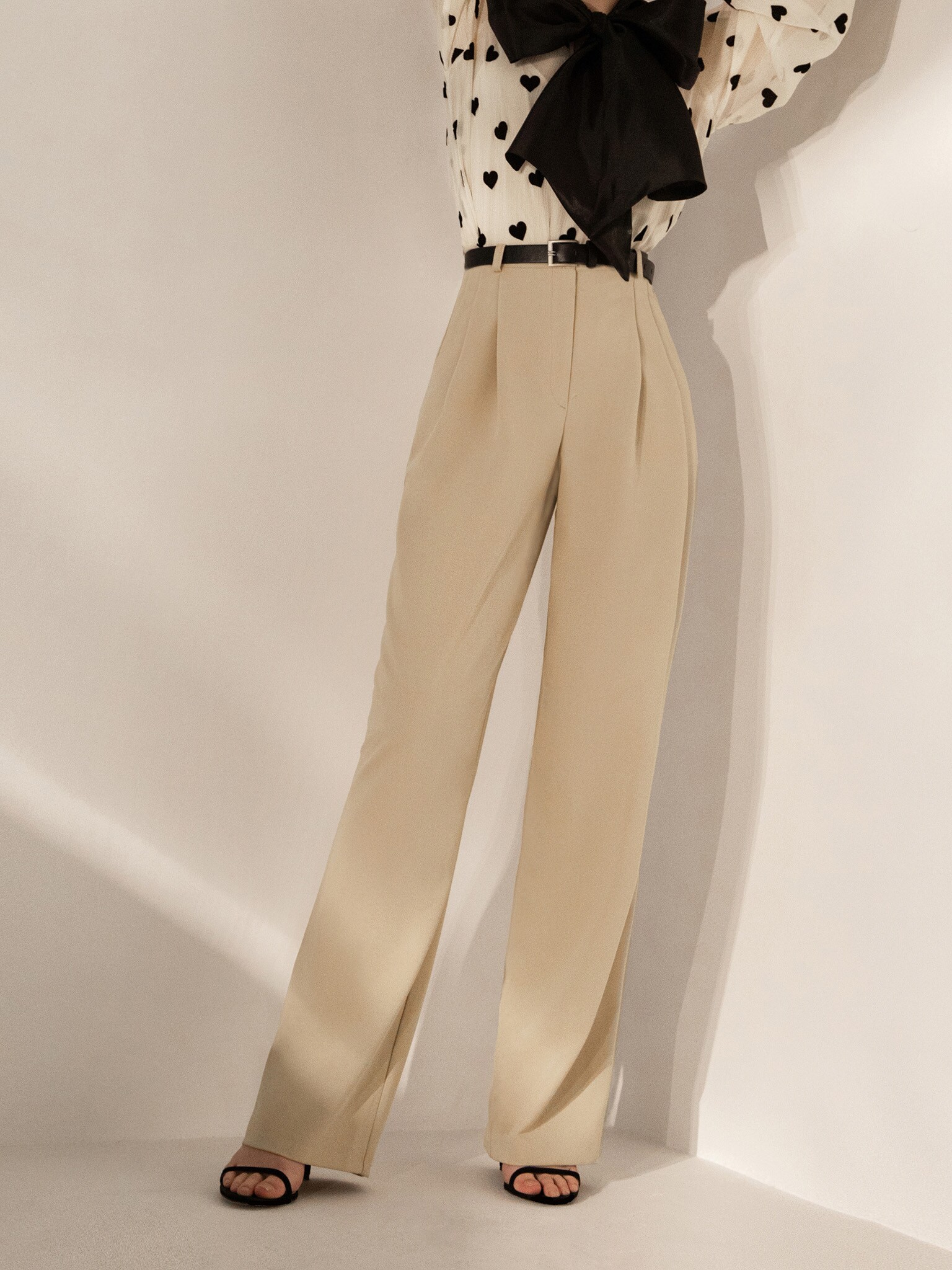 LICHI - Online fashion store :: Belted pleated wide-leg pants