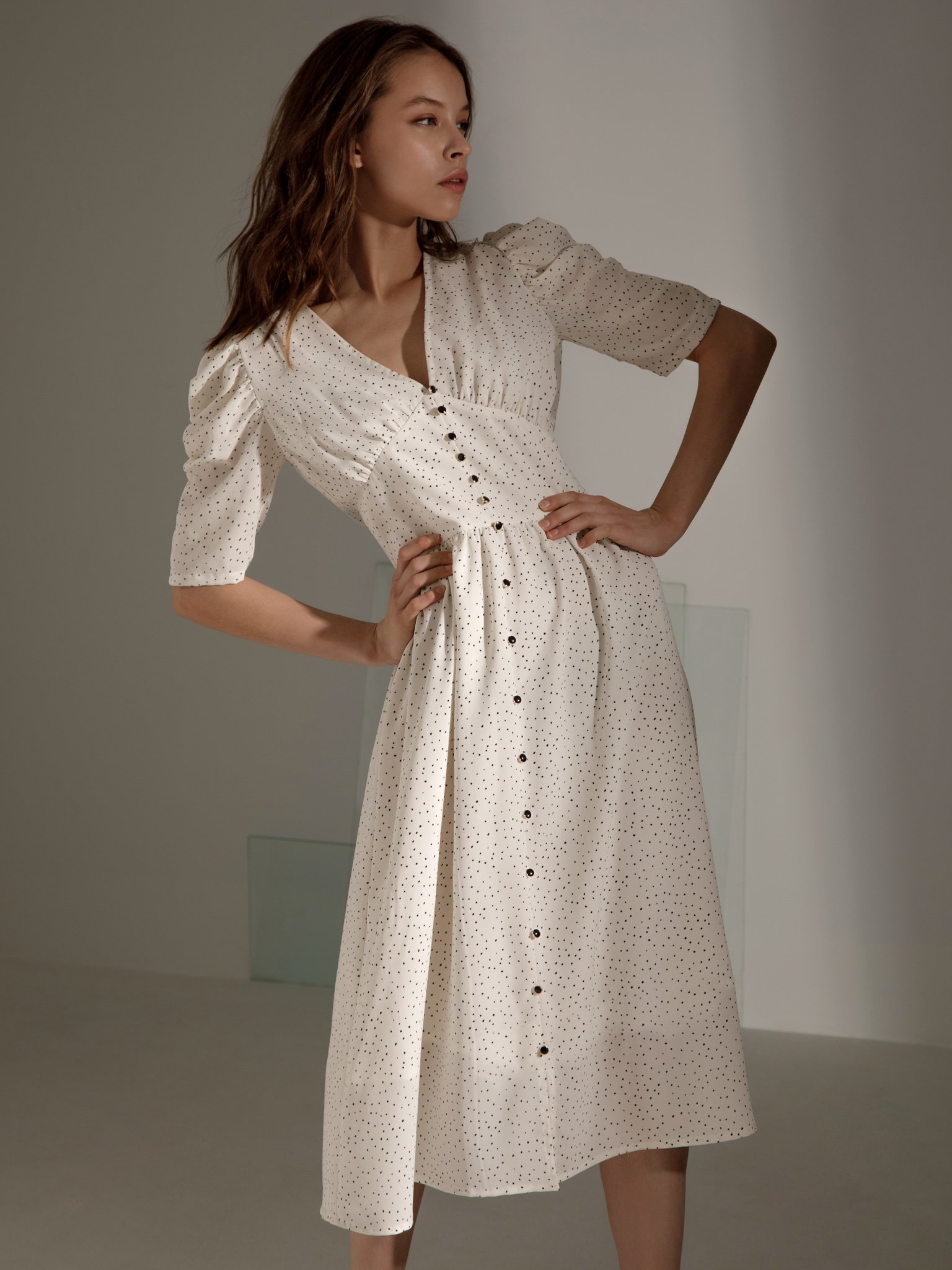 Gepunktetes Midikleid