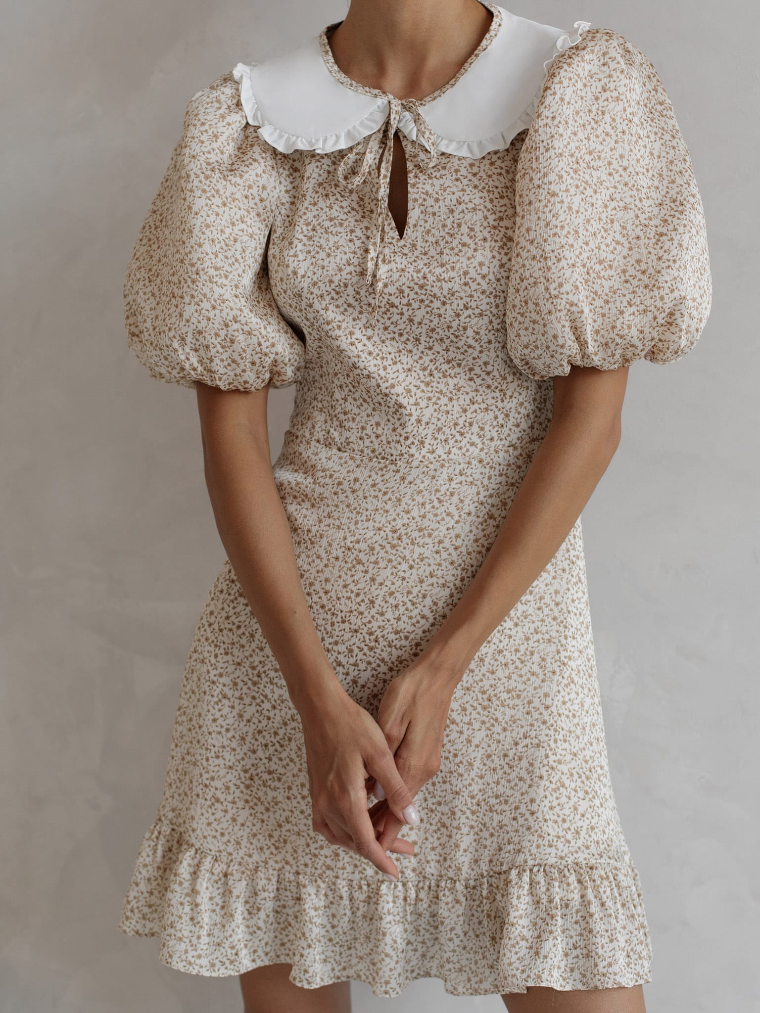 LICHI - Online fashion store :: Ruffled-collar mini dress
