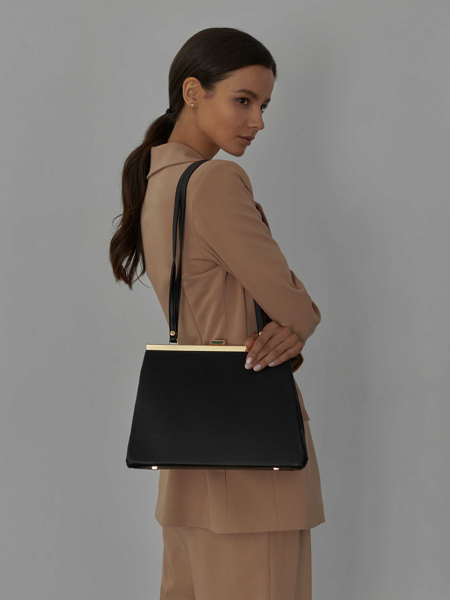Trapeze-shaped bag with wide shoulder strap :: LICHI - Online fashion store