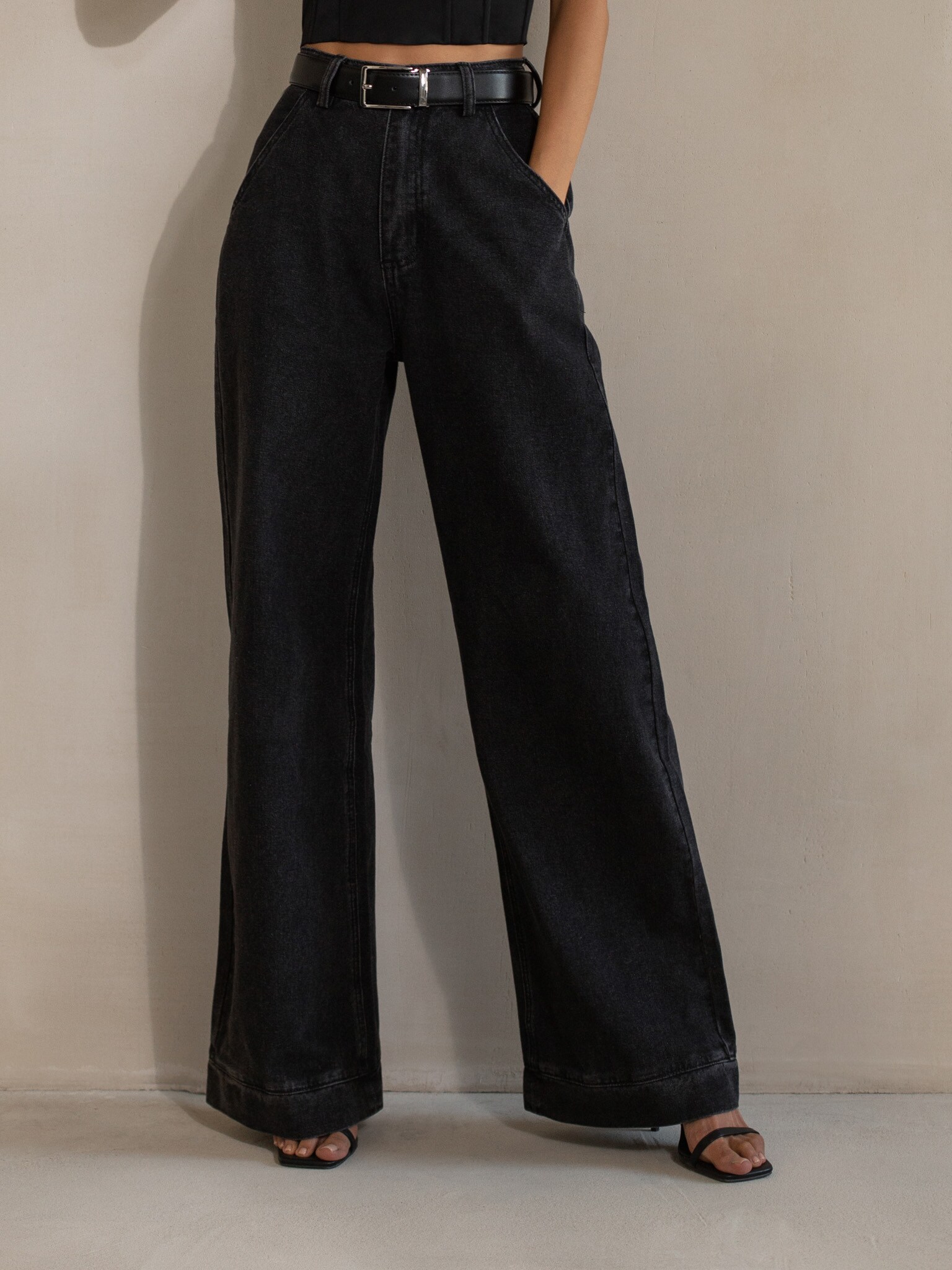 High-rise flared jeans :: LICHI - Online fashion store