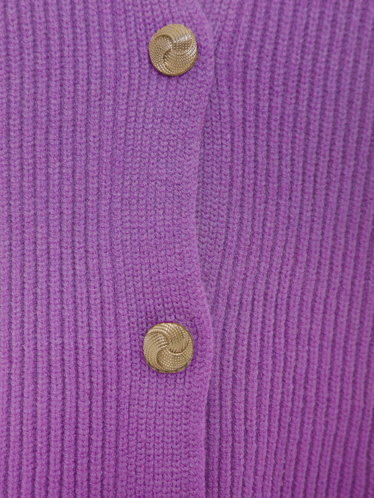 Geknöpfte Strickjacke aus Rippstrick