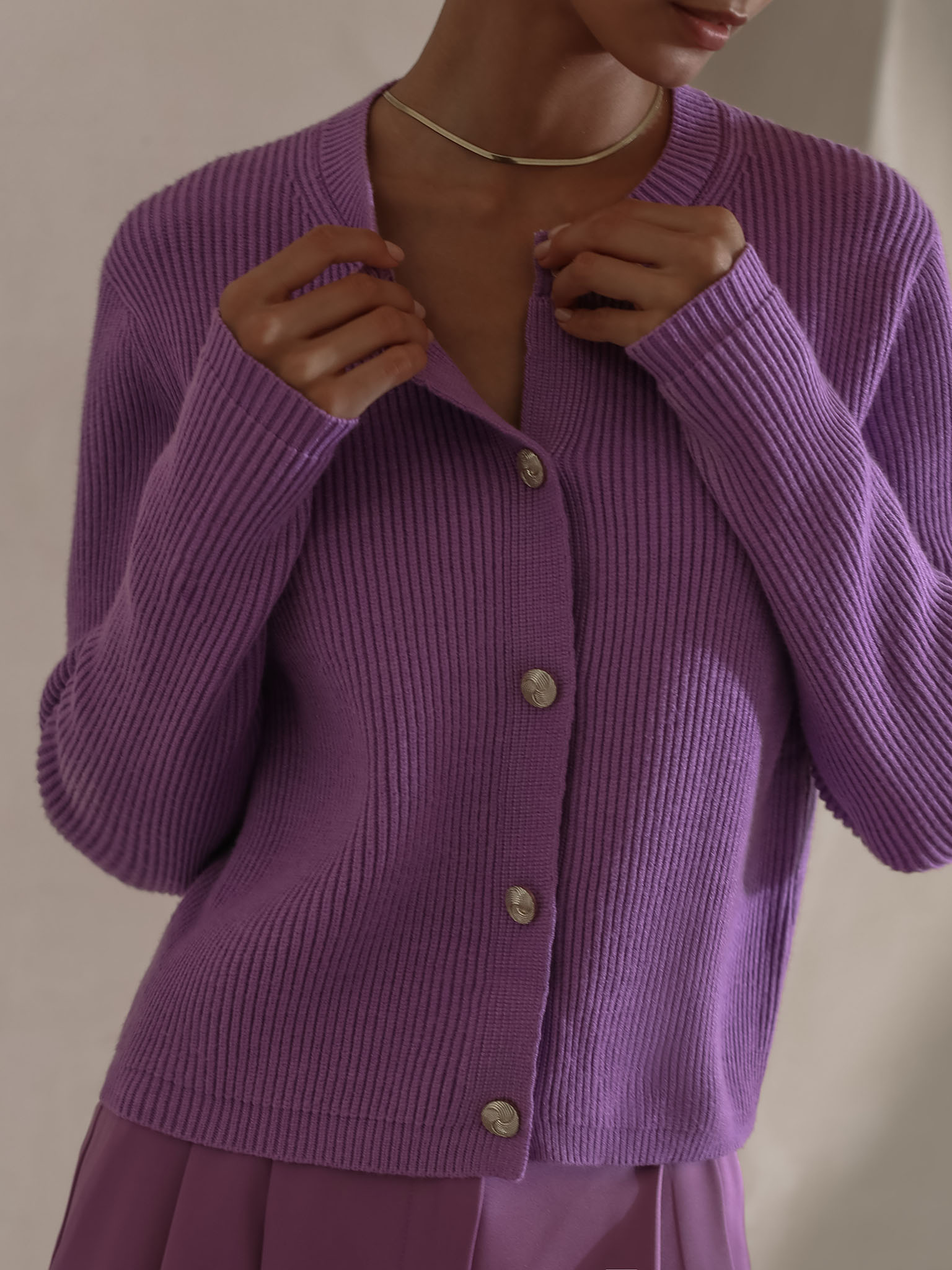 Geknöpfte Strickjacke aus Rippstrick