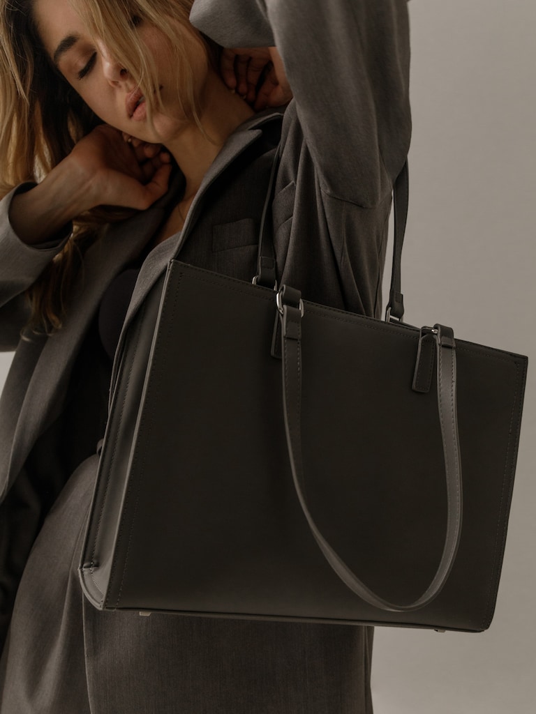 LICHI - Online fashion store :: Short-handle zip tote bag