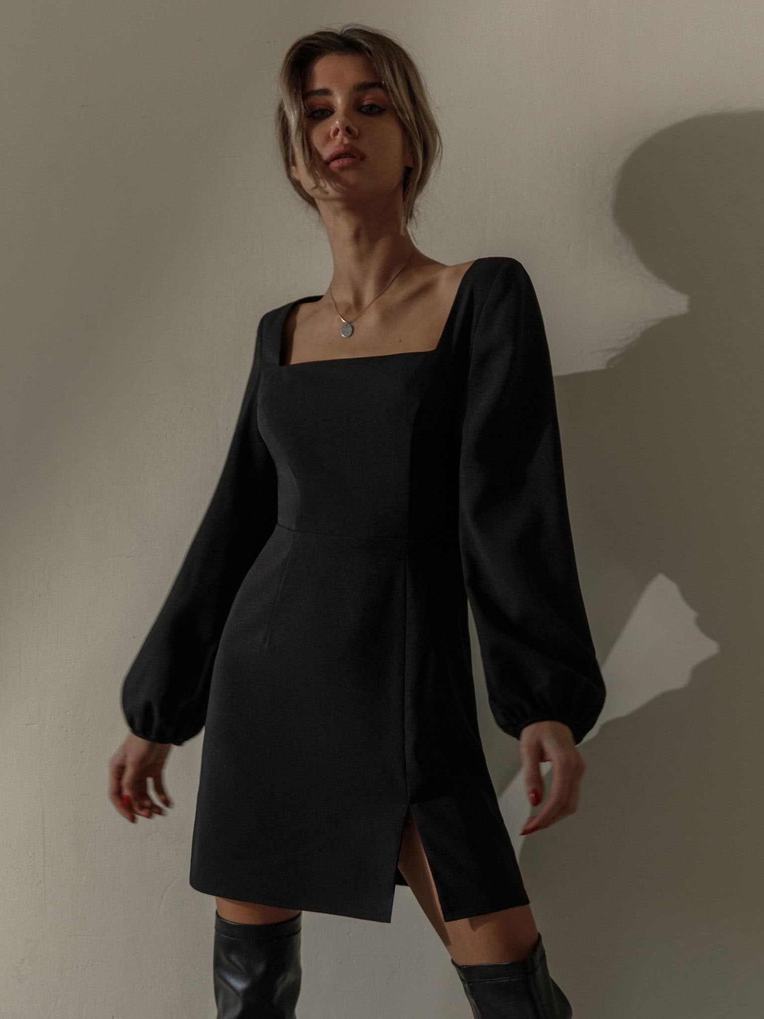 Blouson-sleeve straight-line mini dress