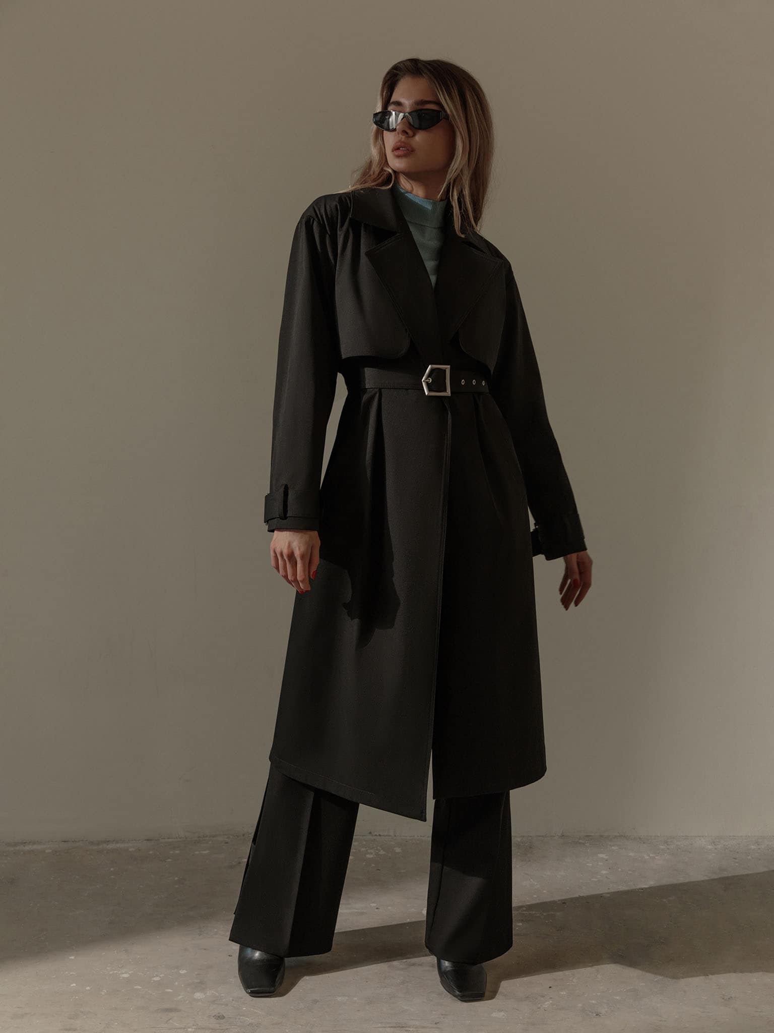 Buckle-detailed trench coat