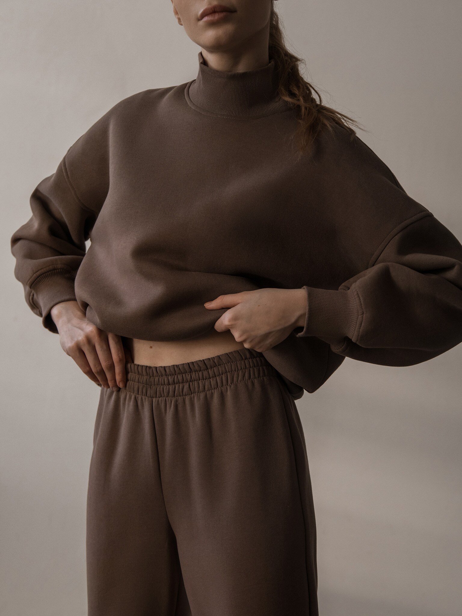 oversized turtleneck sweatshirt