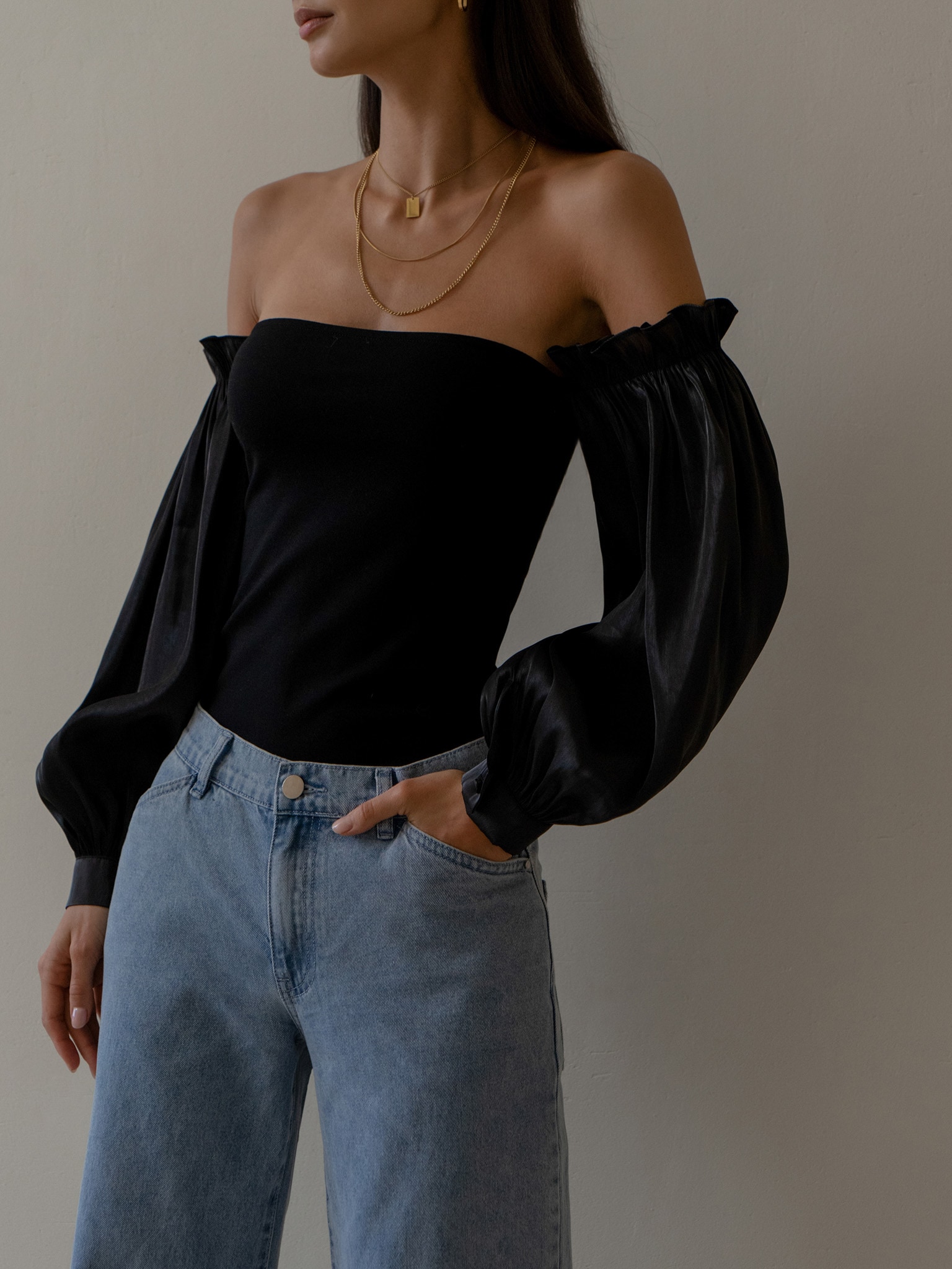 Off-shoulder puff-sleeve top
