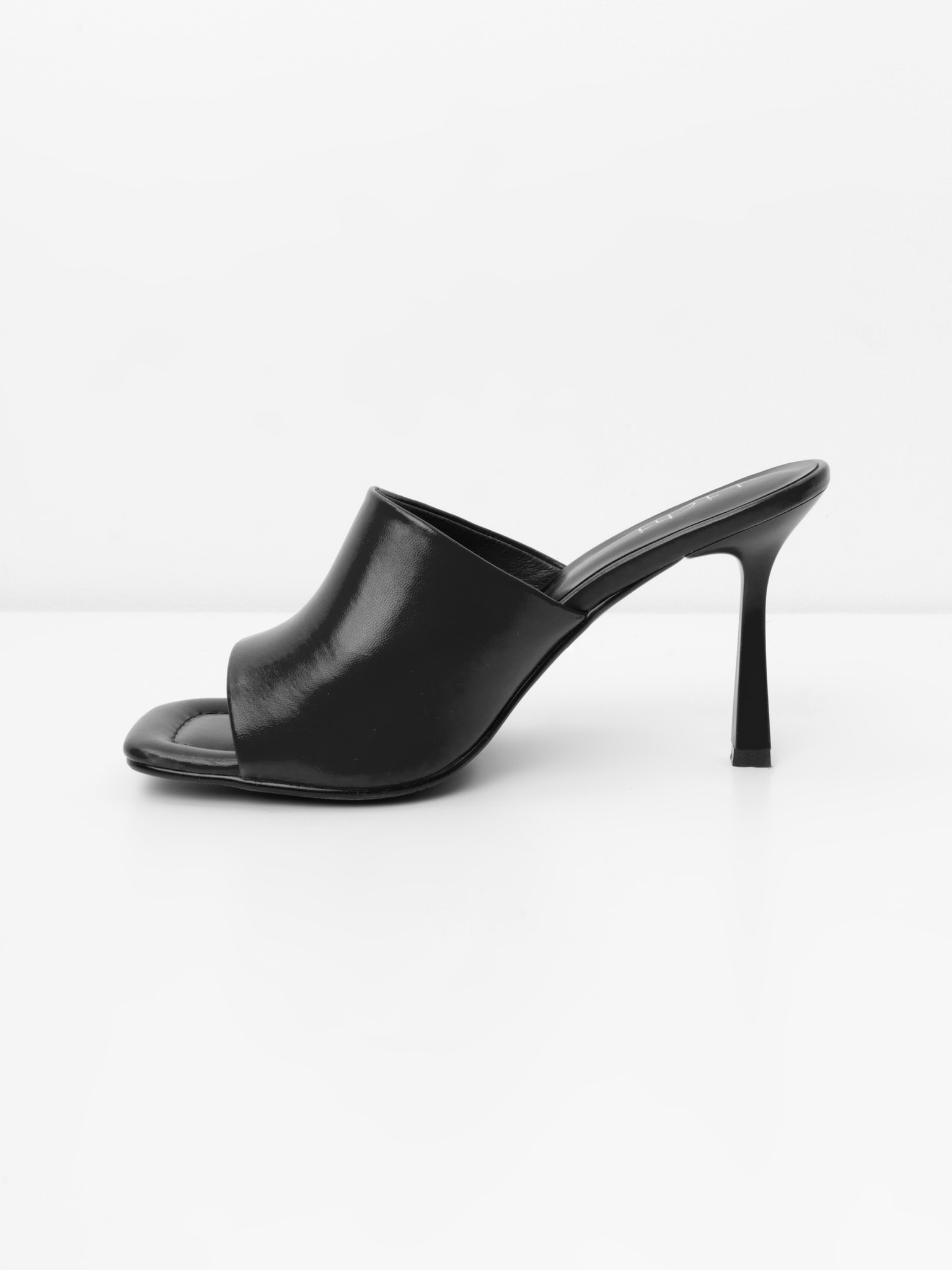 Slender-heel mules :: LICHI - Online fashion store