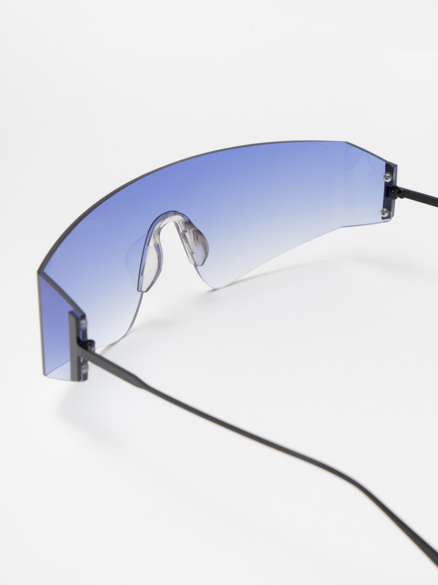 LICHI - Online fashion store :: Visor-style sunglasses