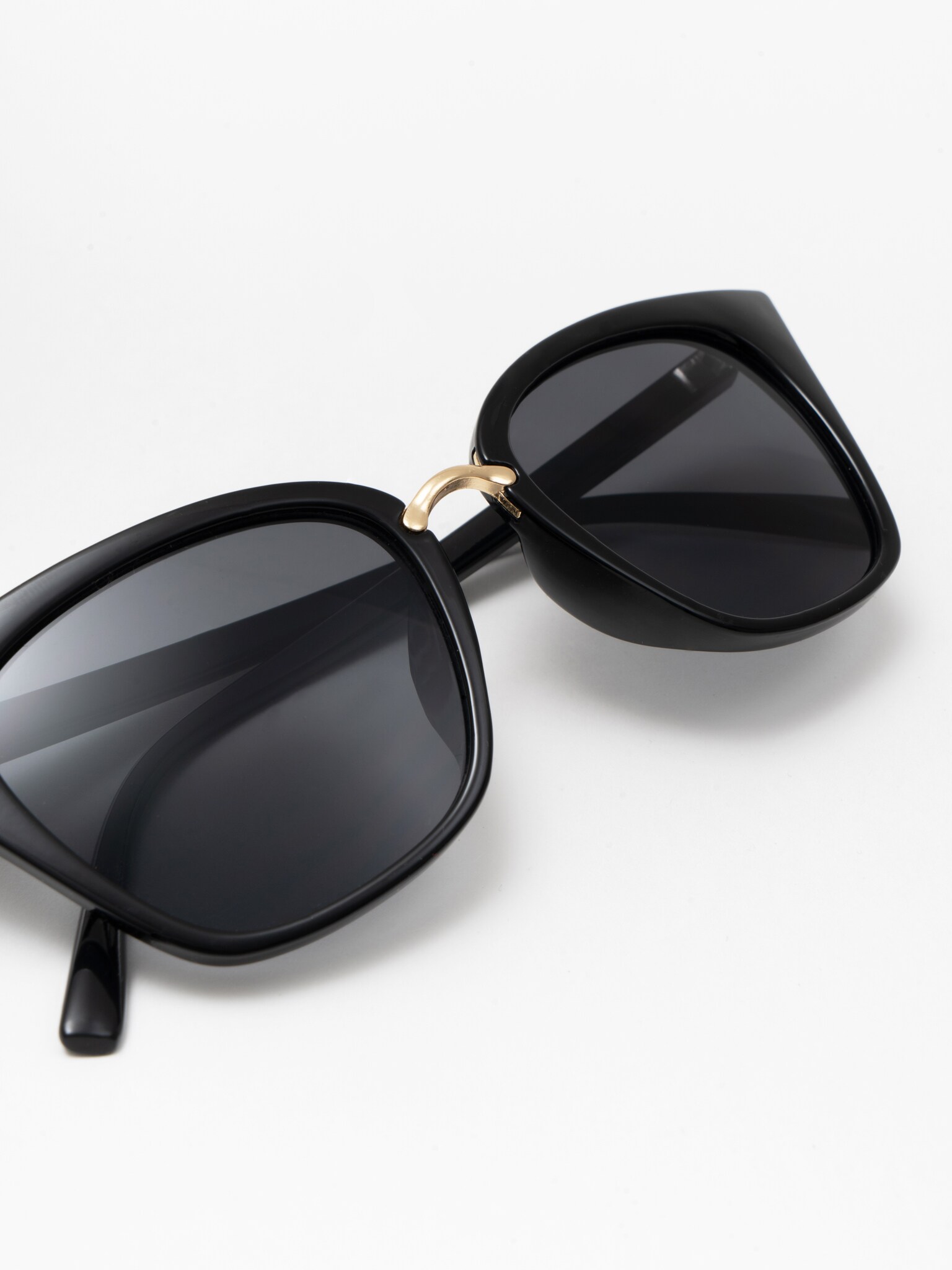 Cat Eye Contrast Detail Sunglasses Lichi Online Fashion Store 