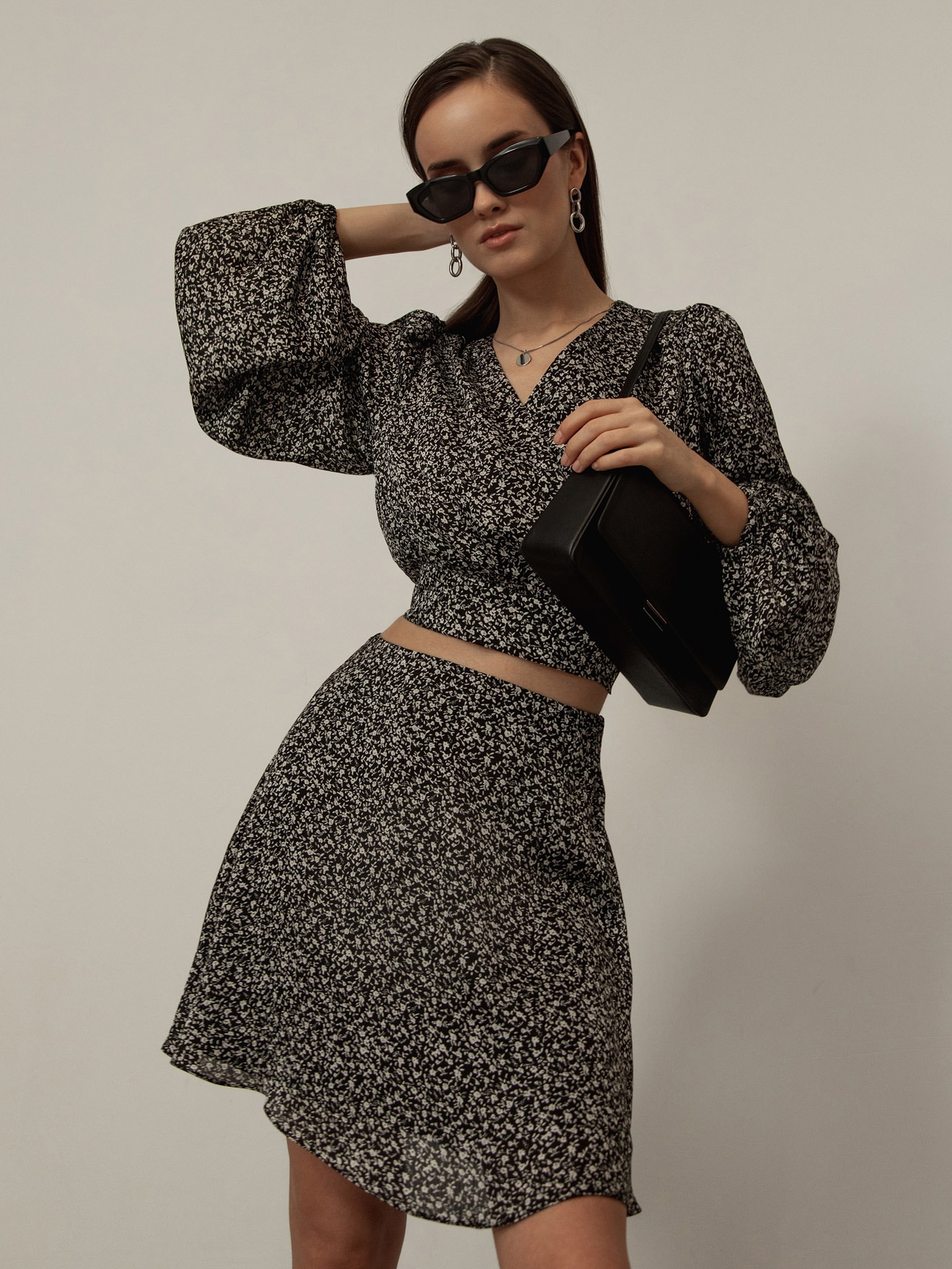 LICHI - Online fashion store :: Satin mini skirt