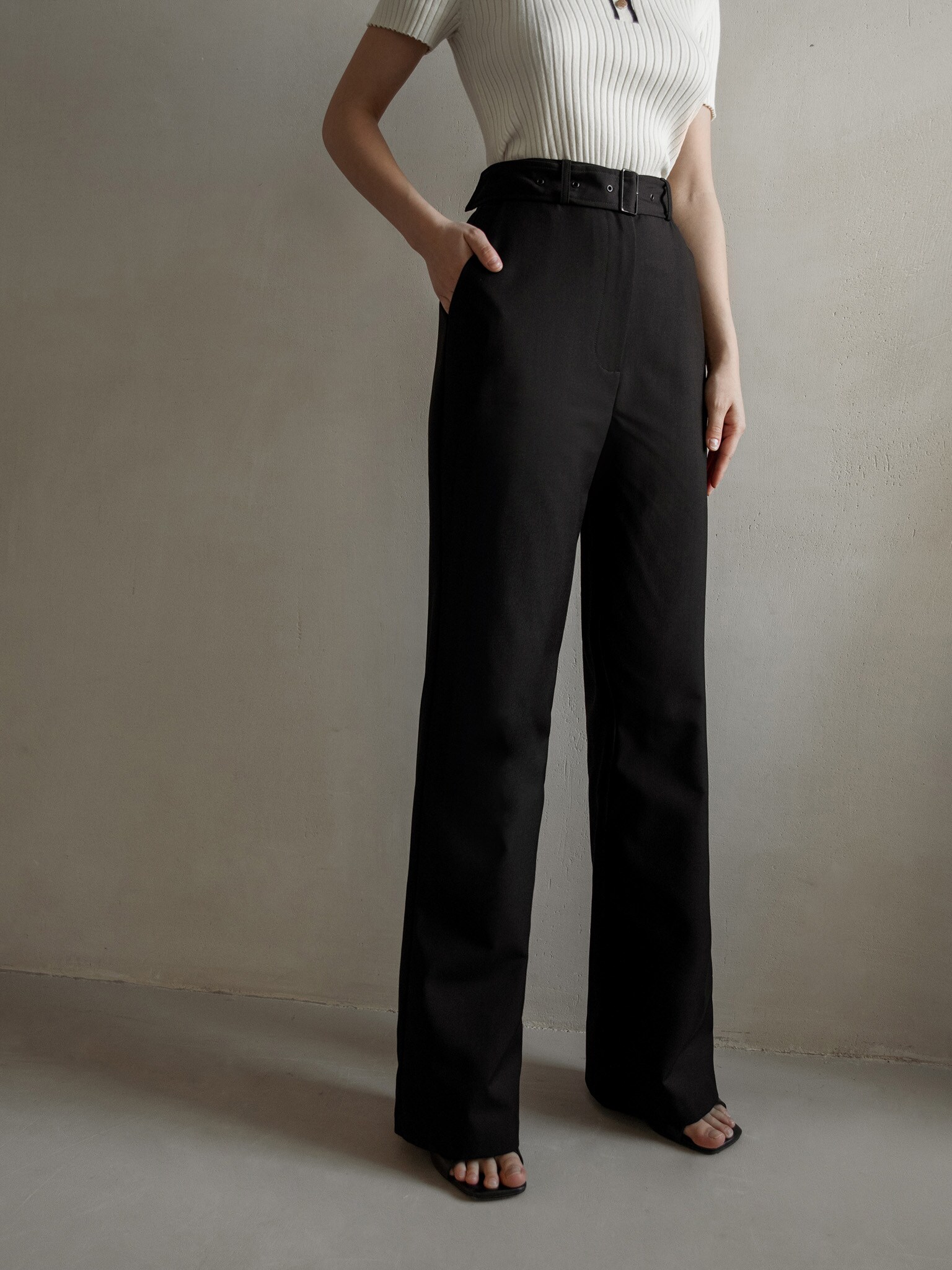 Wide-belt wide-leg pants