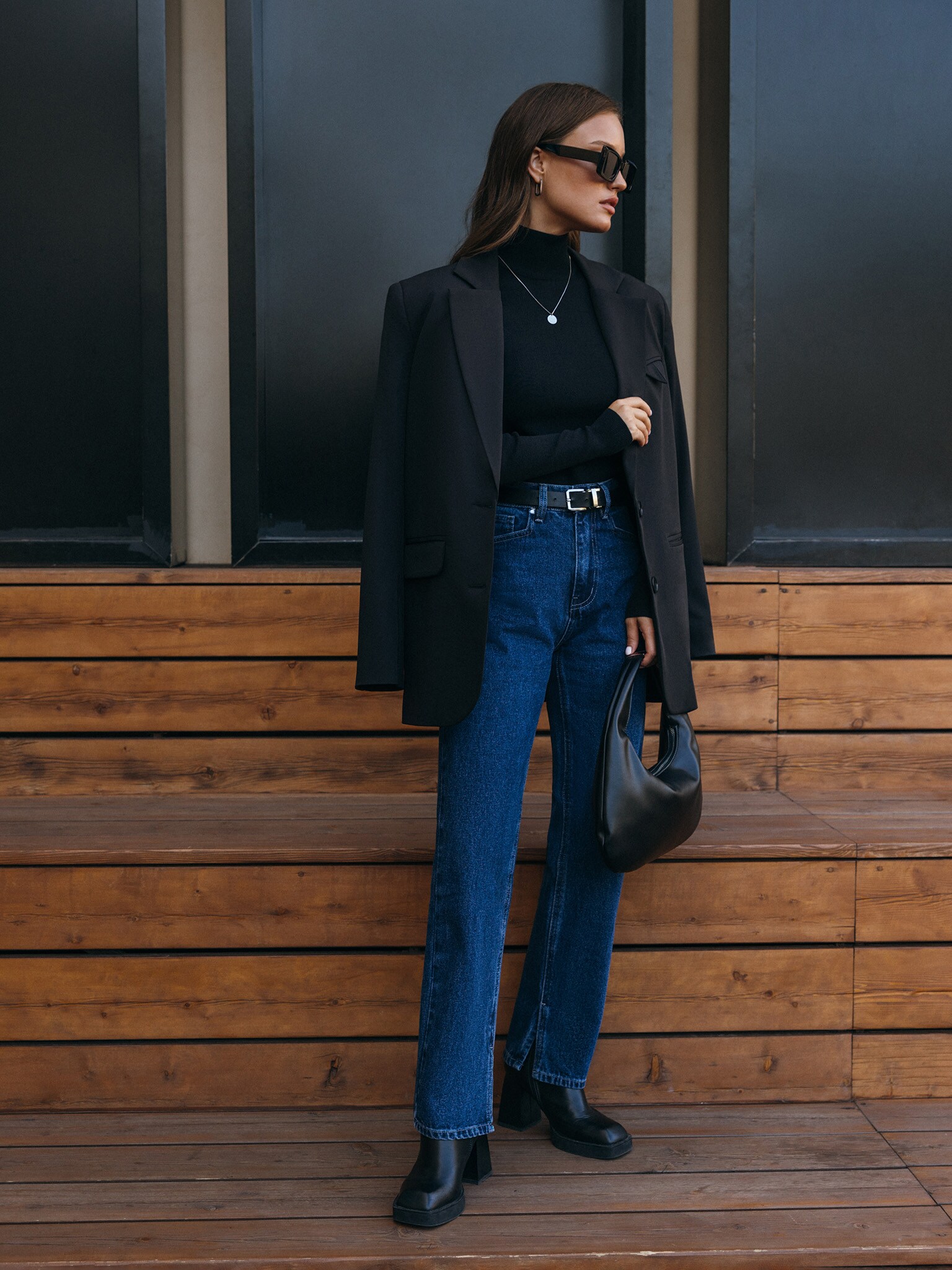 Mid-rise straight-leg jeans