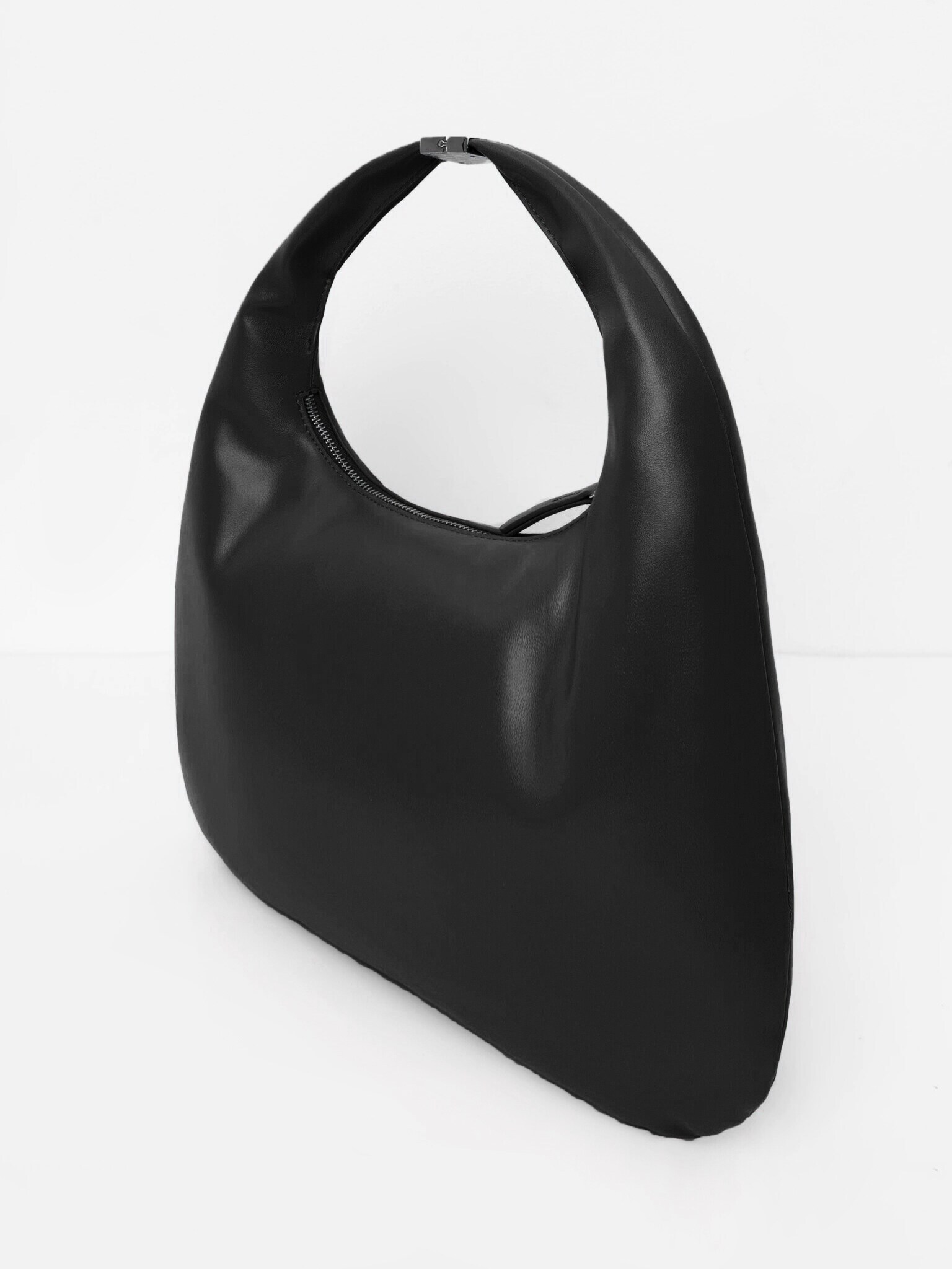 Trapeze-shaped bag with wide shoulder strap :: LICHI - Online