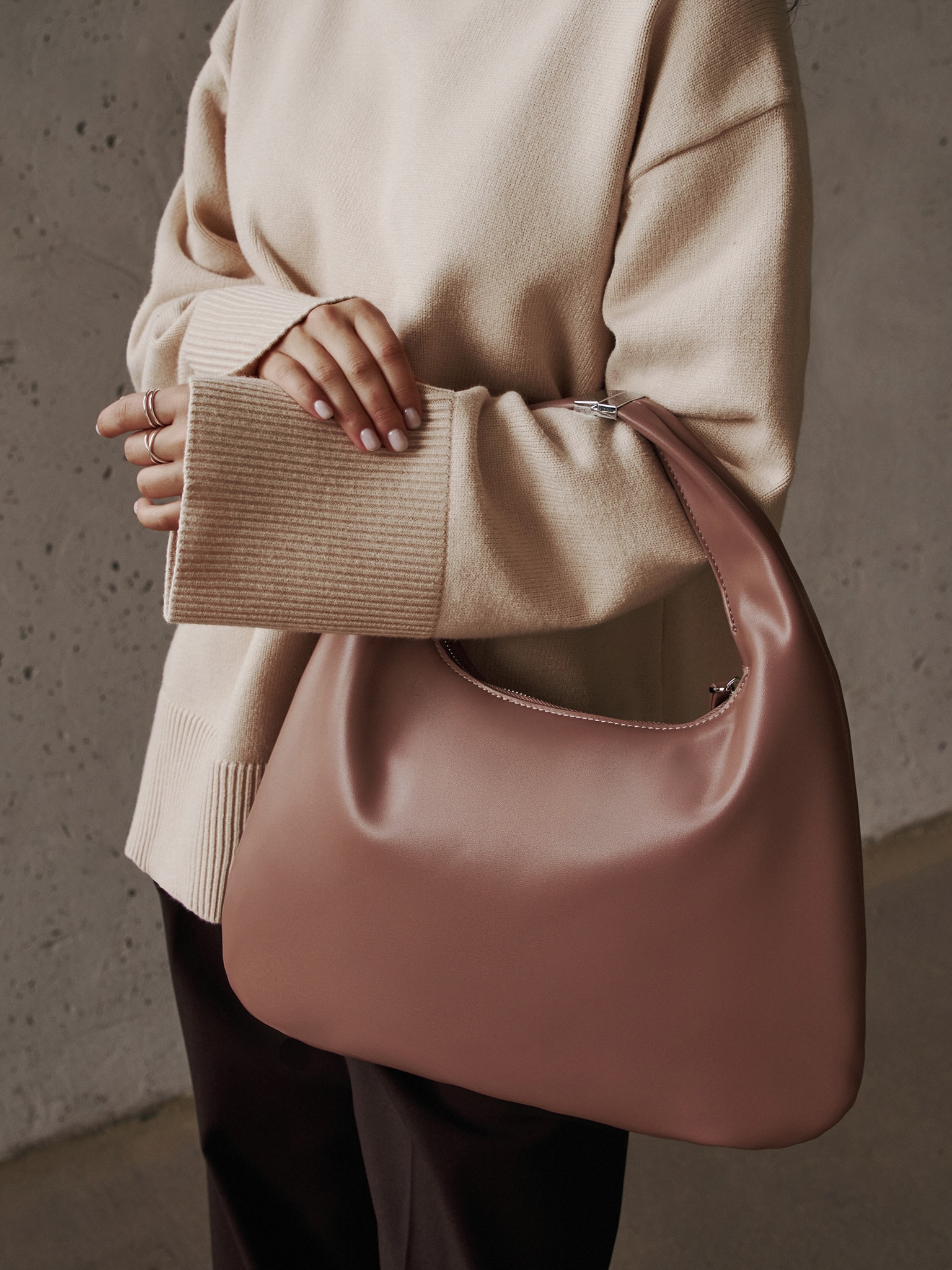 Slouchy hobo bag with seamless handles :: LICHI Online fashion store