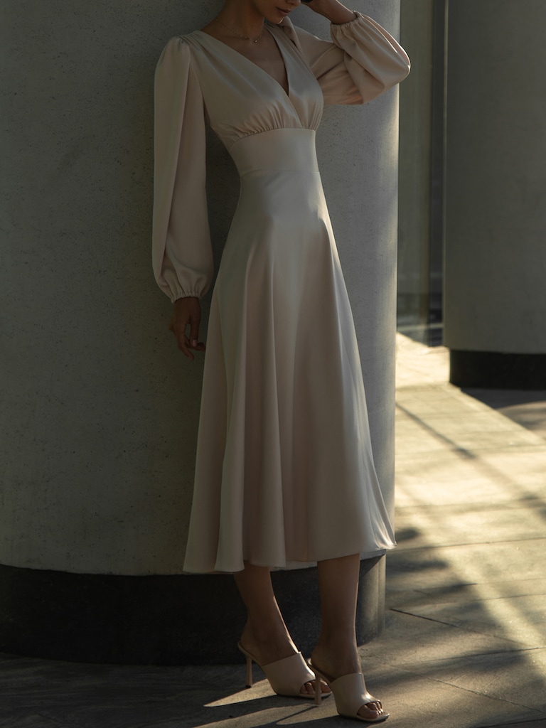 LICHI - Online fashion store :: Flared long-sleeve midi dress