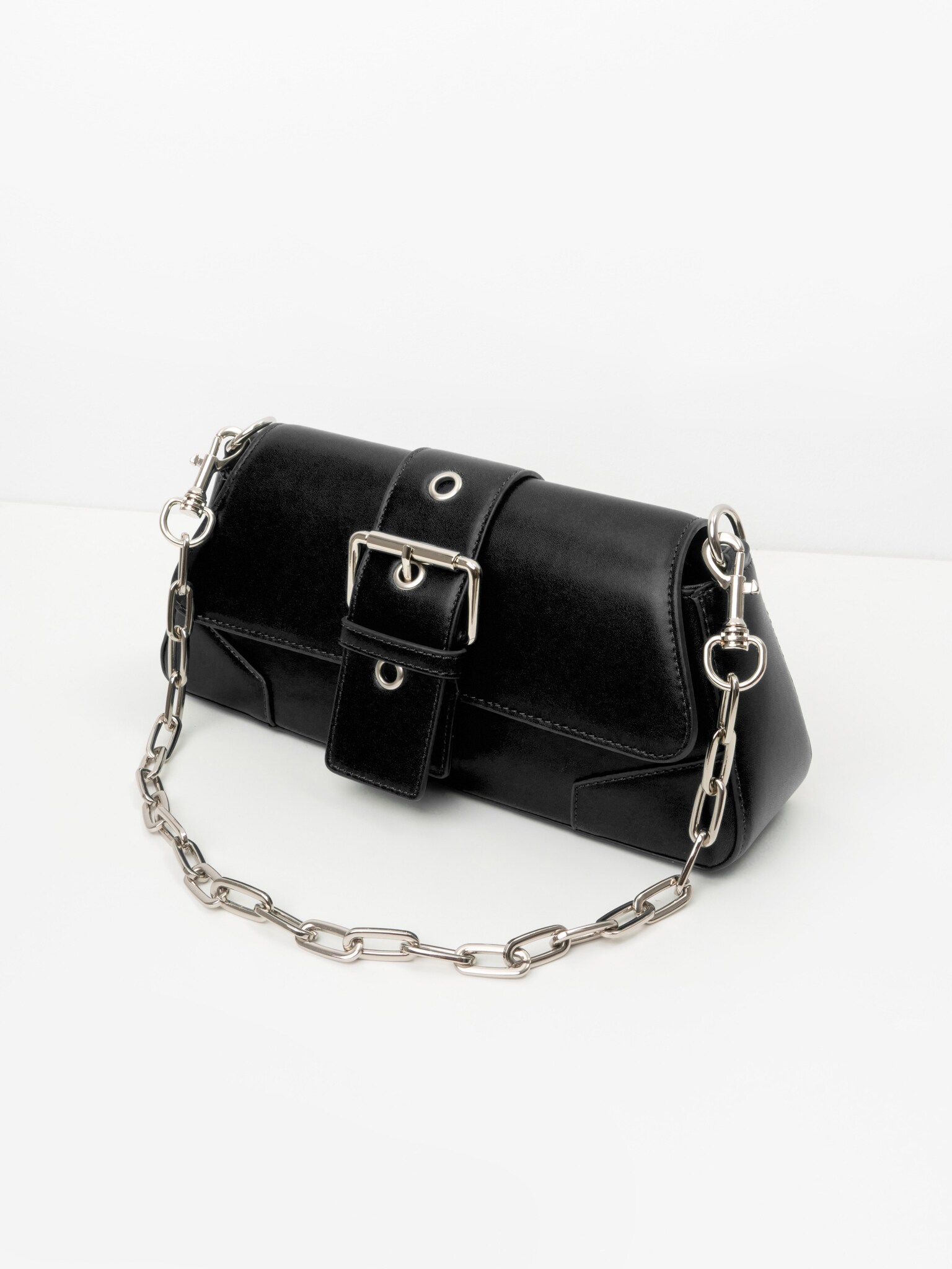 LICHI - Online fashion store :: Chain-handle baguette bag