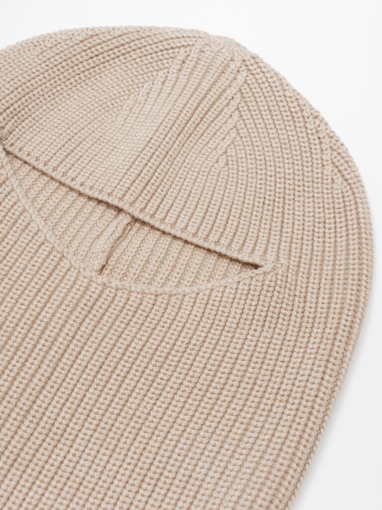 Chunky-knit balaclava