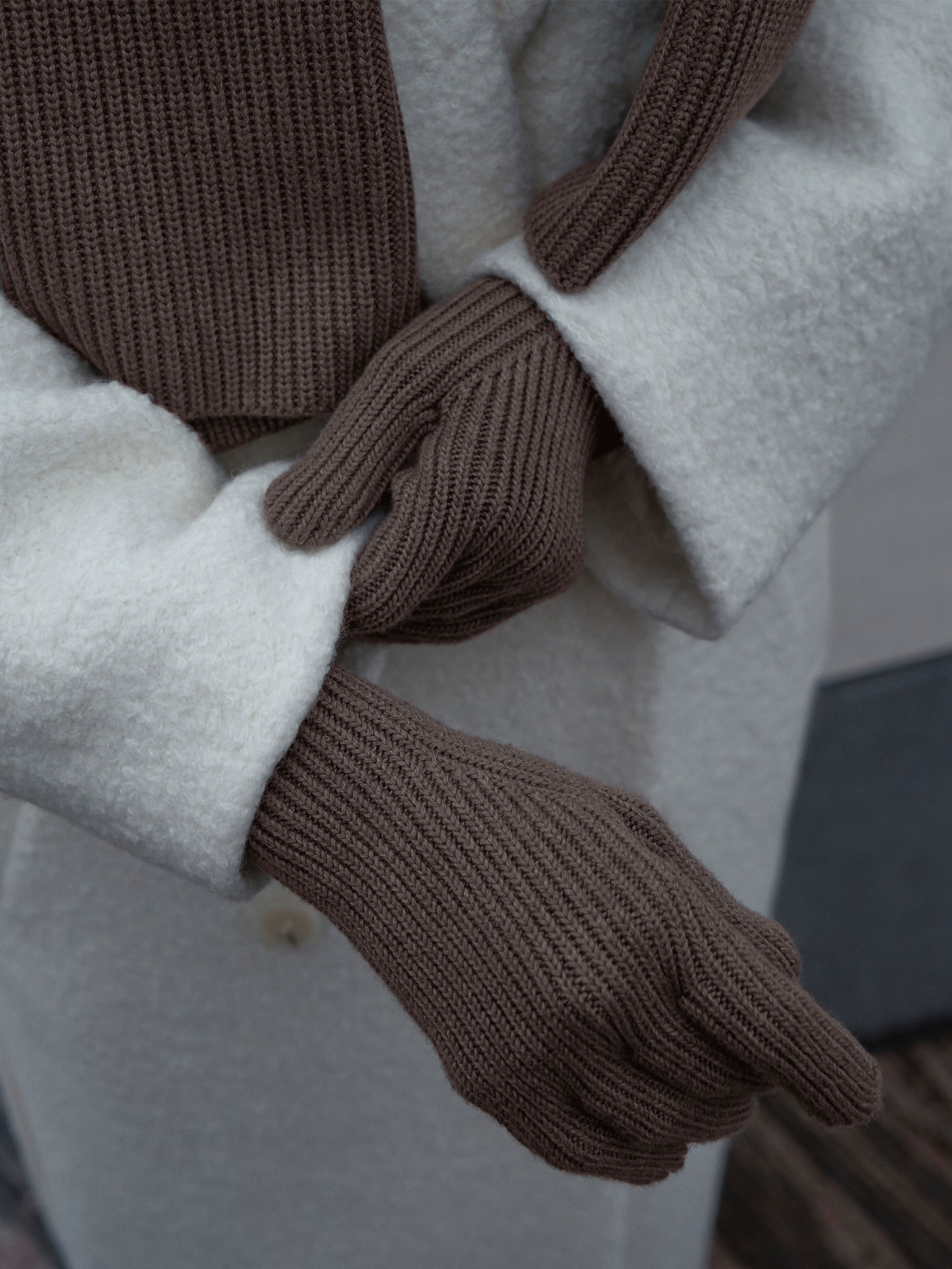 LICHI Online fashion store Chunkyknit gloves