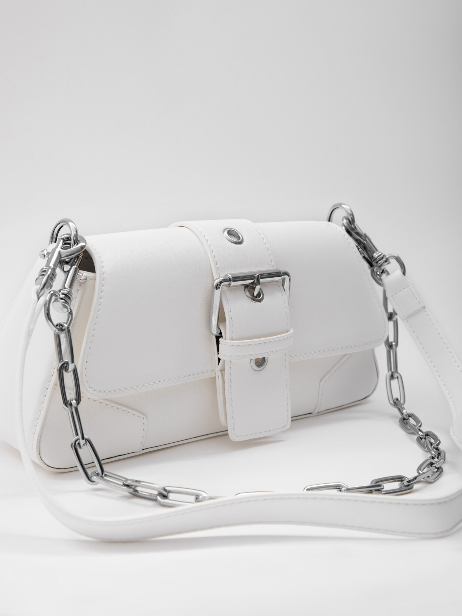 Chain-handle baguette bag :: LICHI - Online fashion store