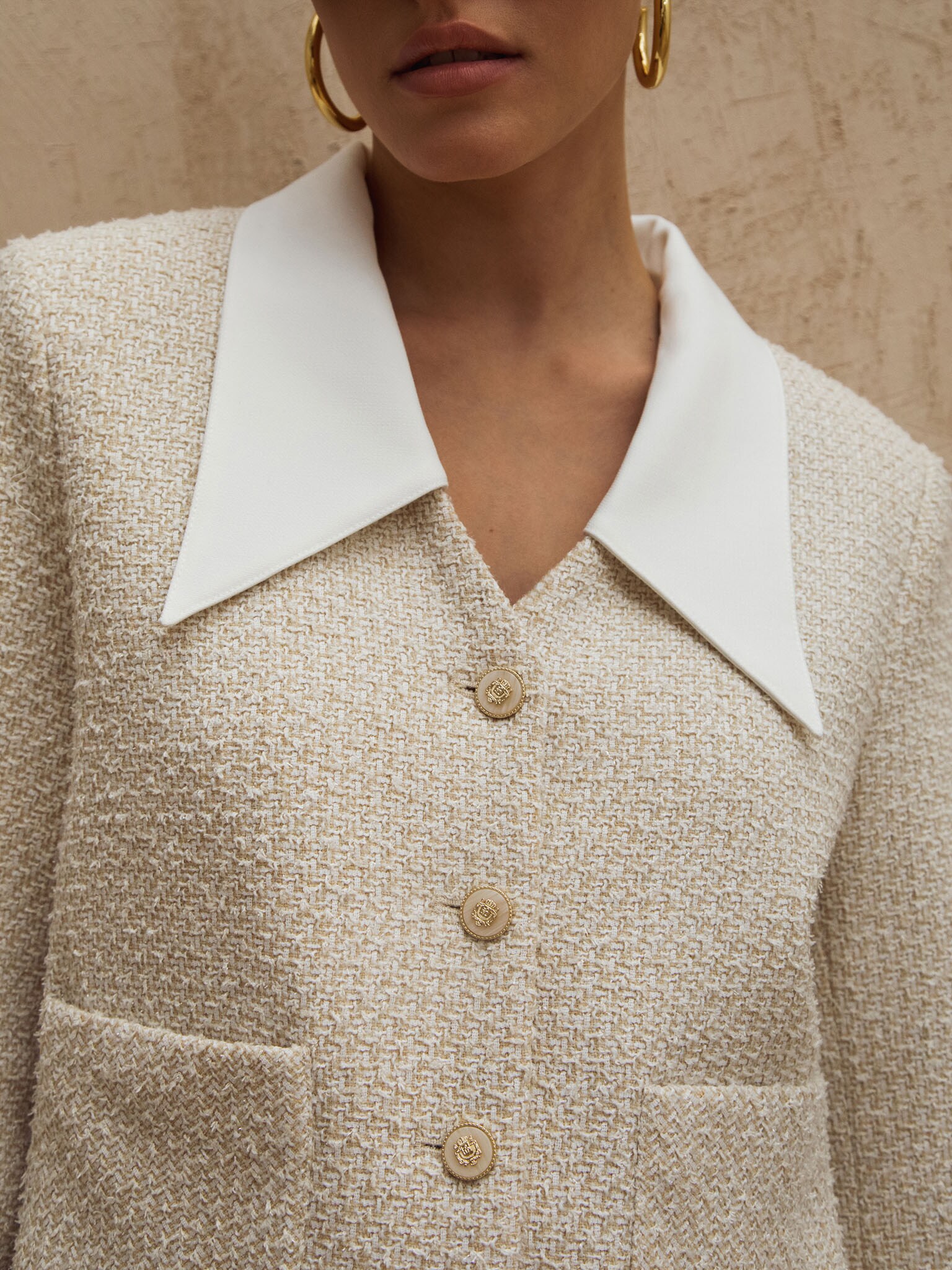 Straight cut tweed jacket with contrasting collar