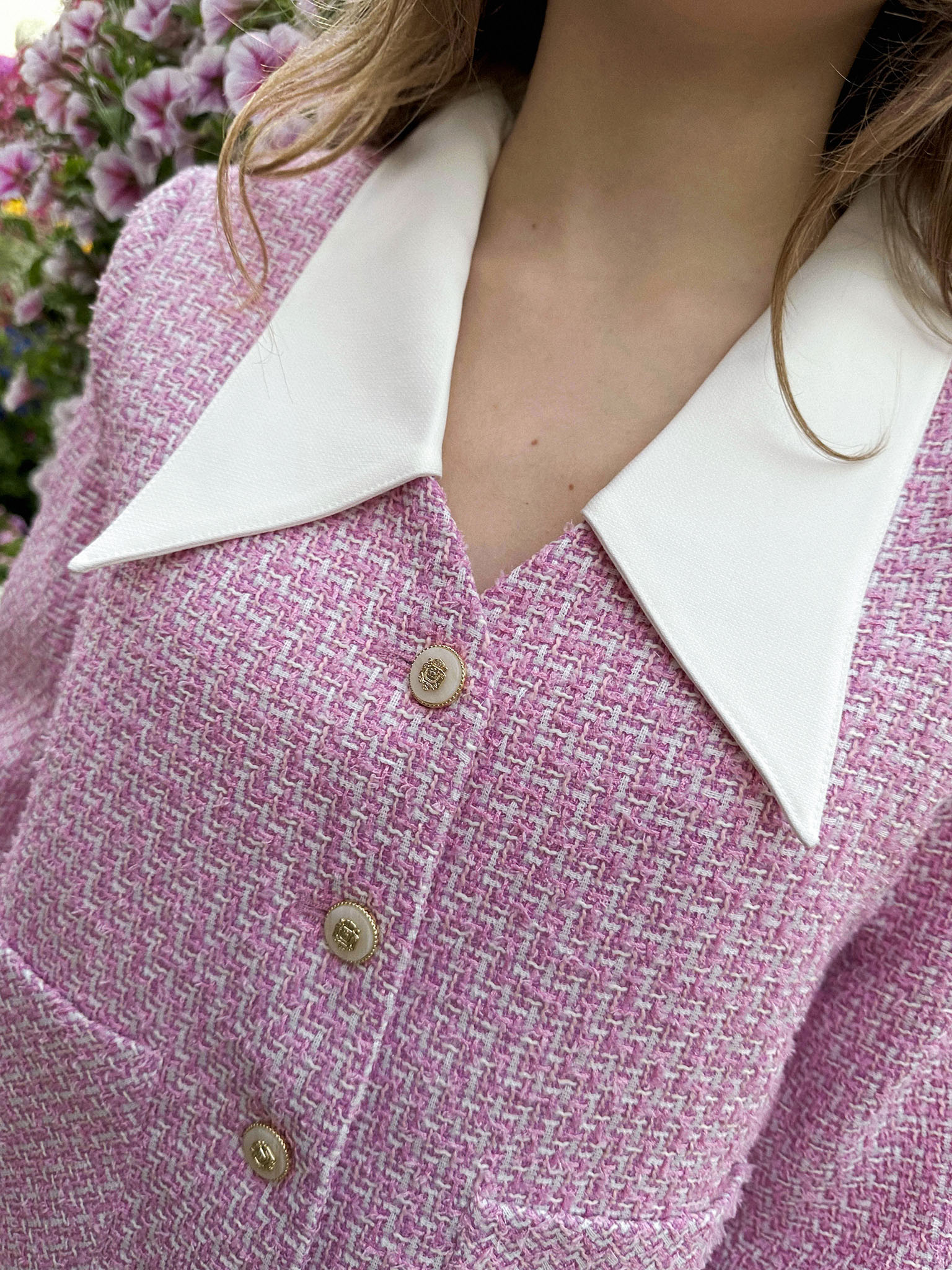 Straight cut tweed jacket with contrasting collar