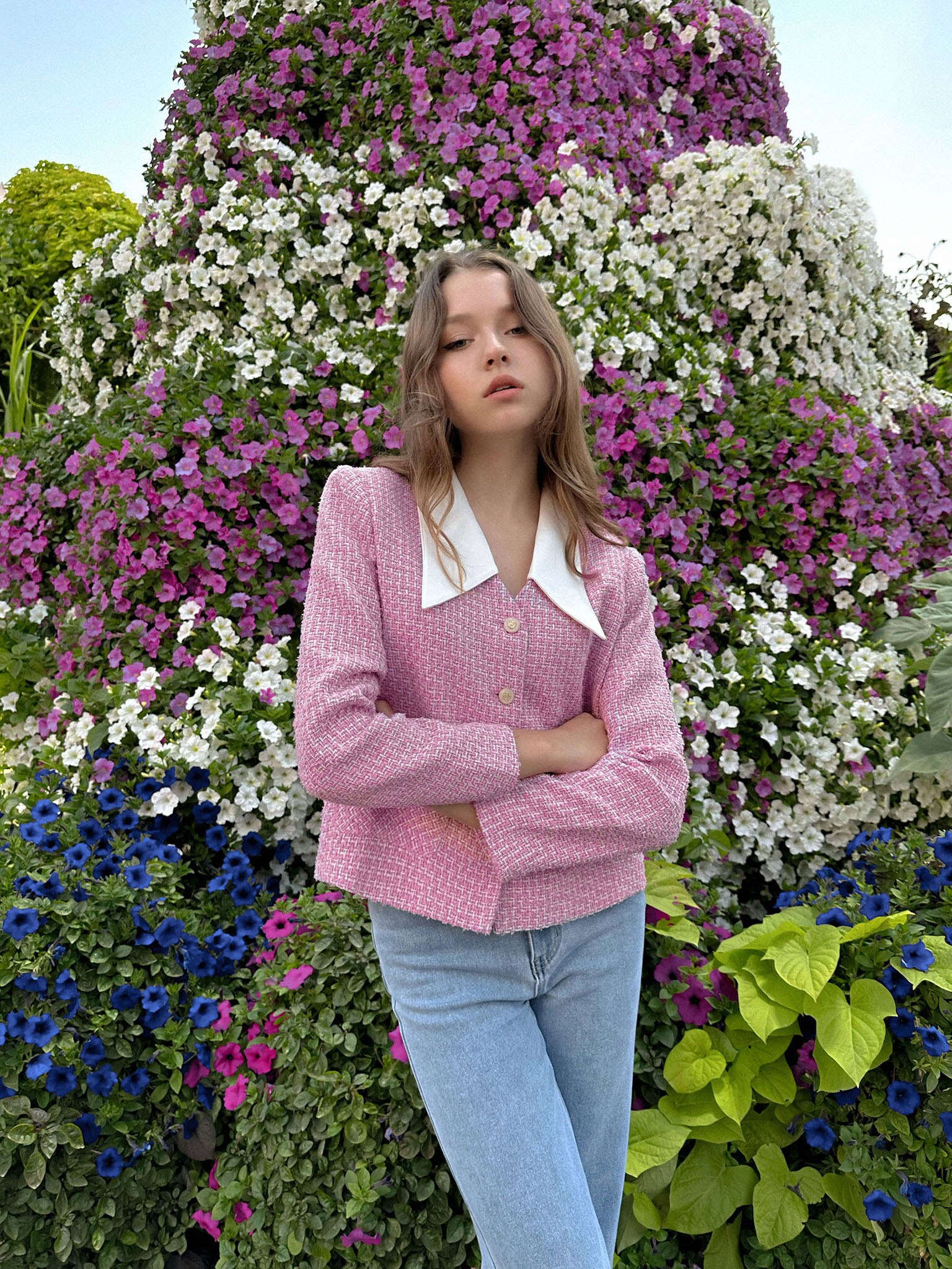 Straight cut tweed jacket with contrasting collar