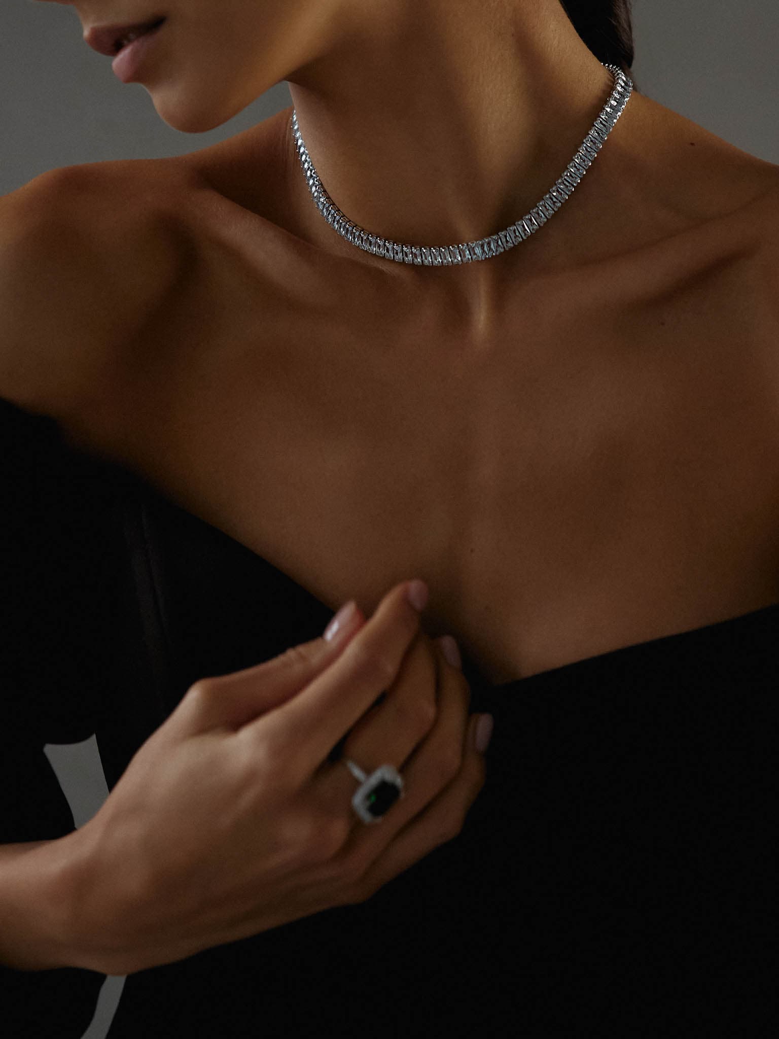 Колье из прямоугольных страз