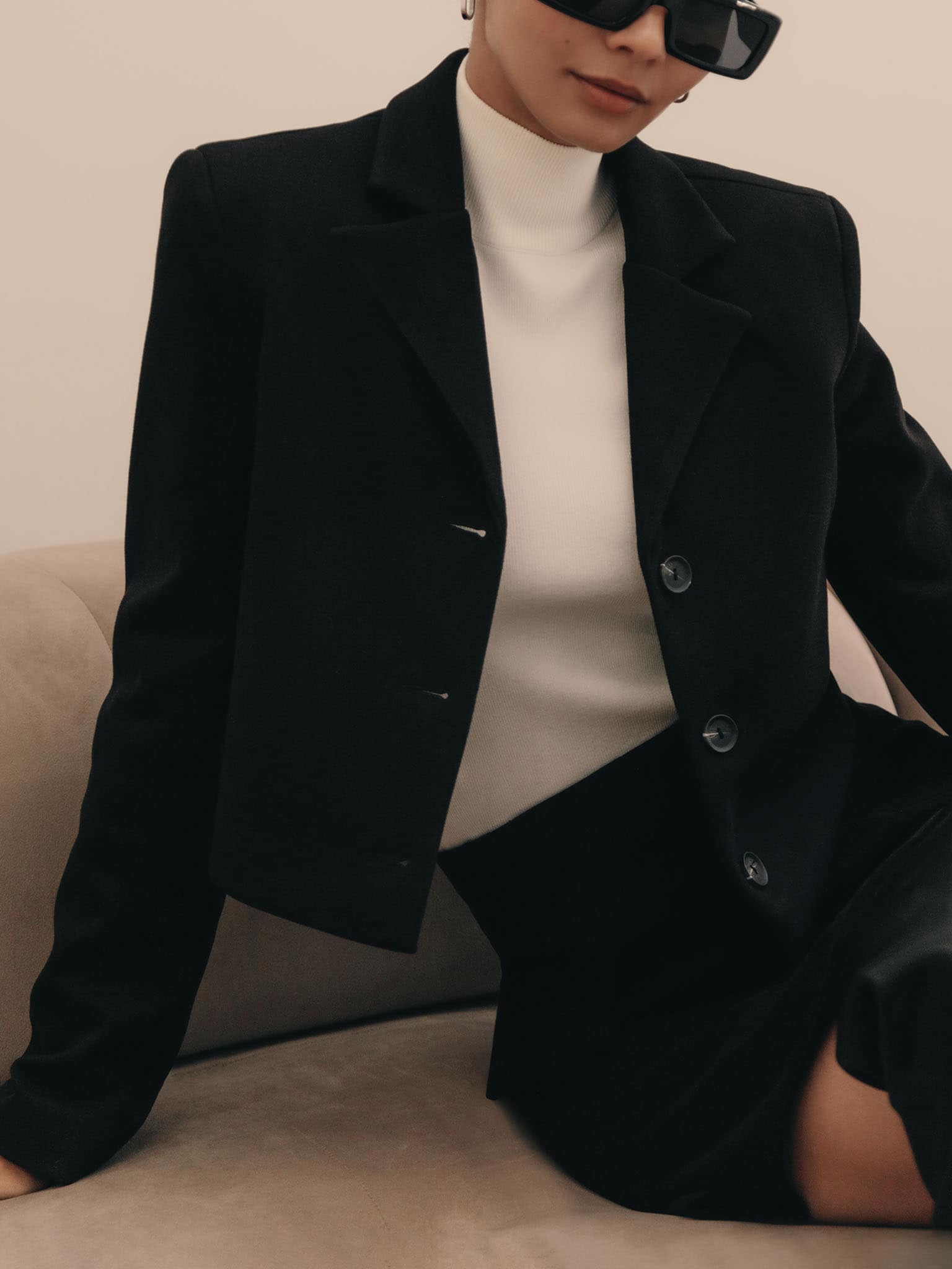 Укороченный однобортный жакет