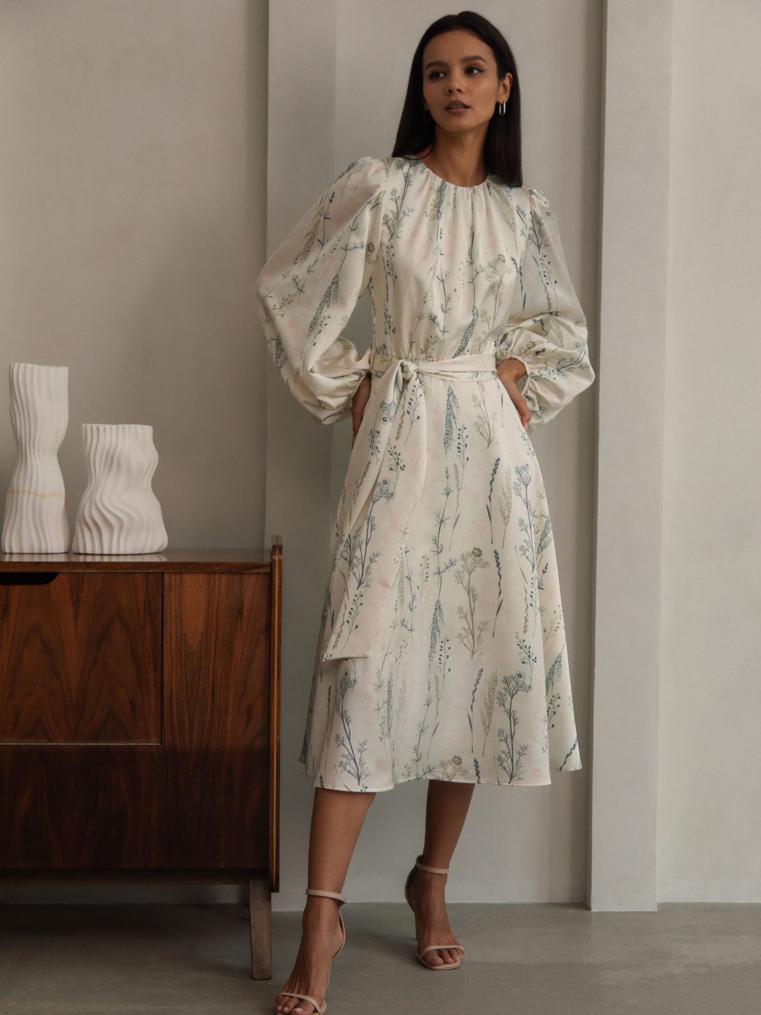Long-sleeve midi dress with floral print :: LICHI - Online fashion store